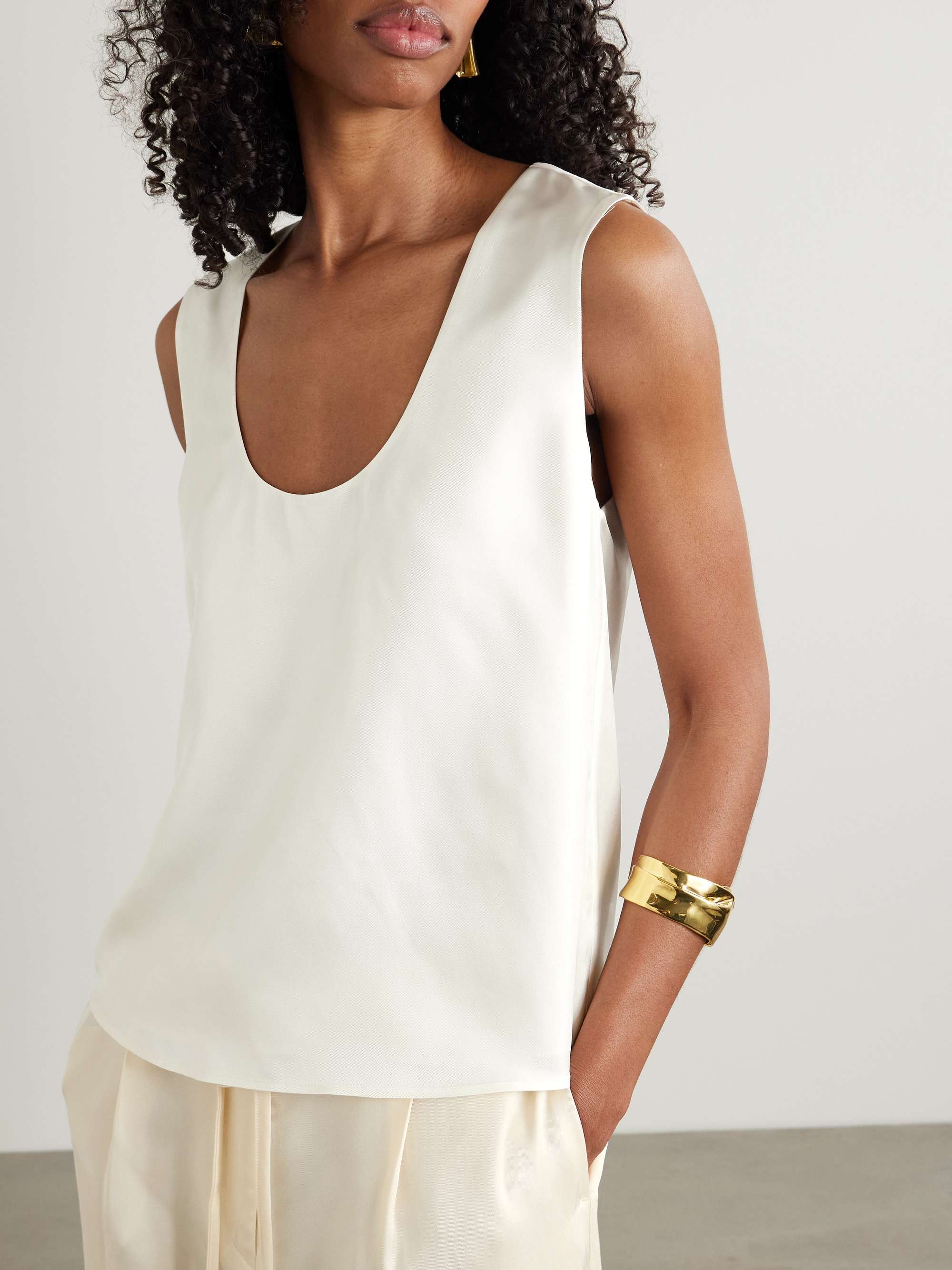 Silk tank view