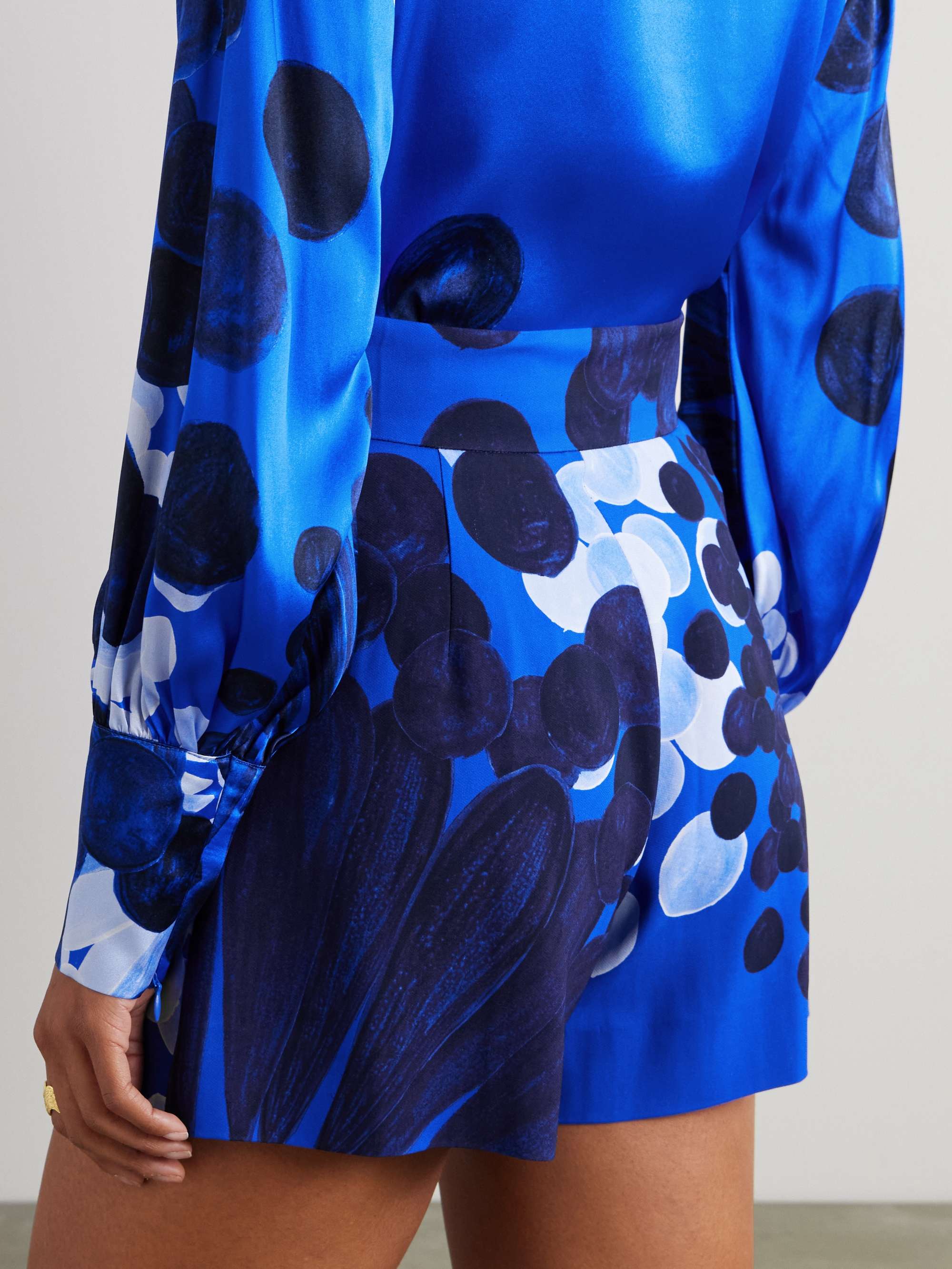 Nefeli floral-print crepe shorts view