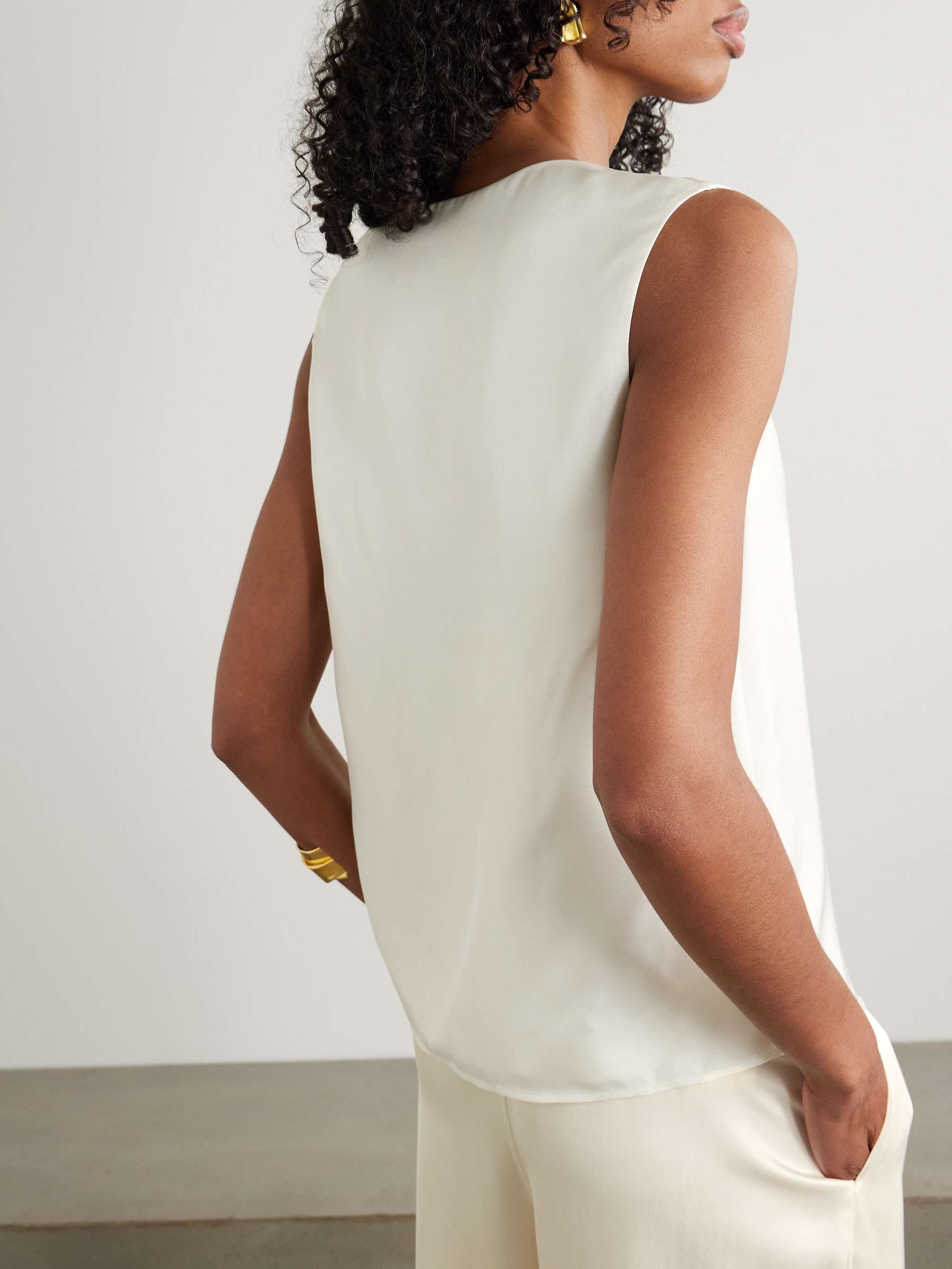Silk tank view
