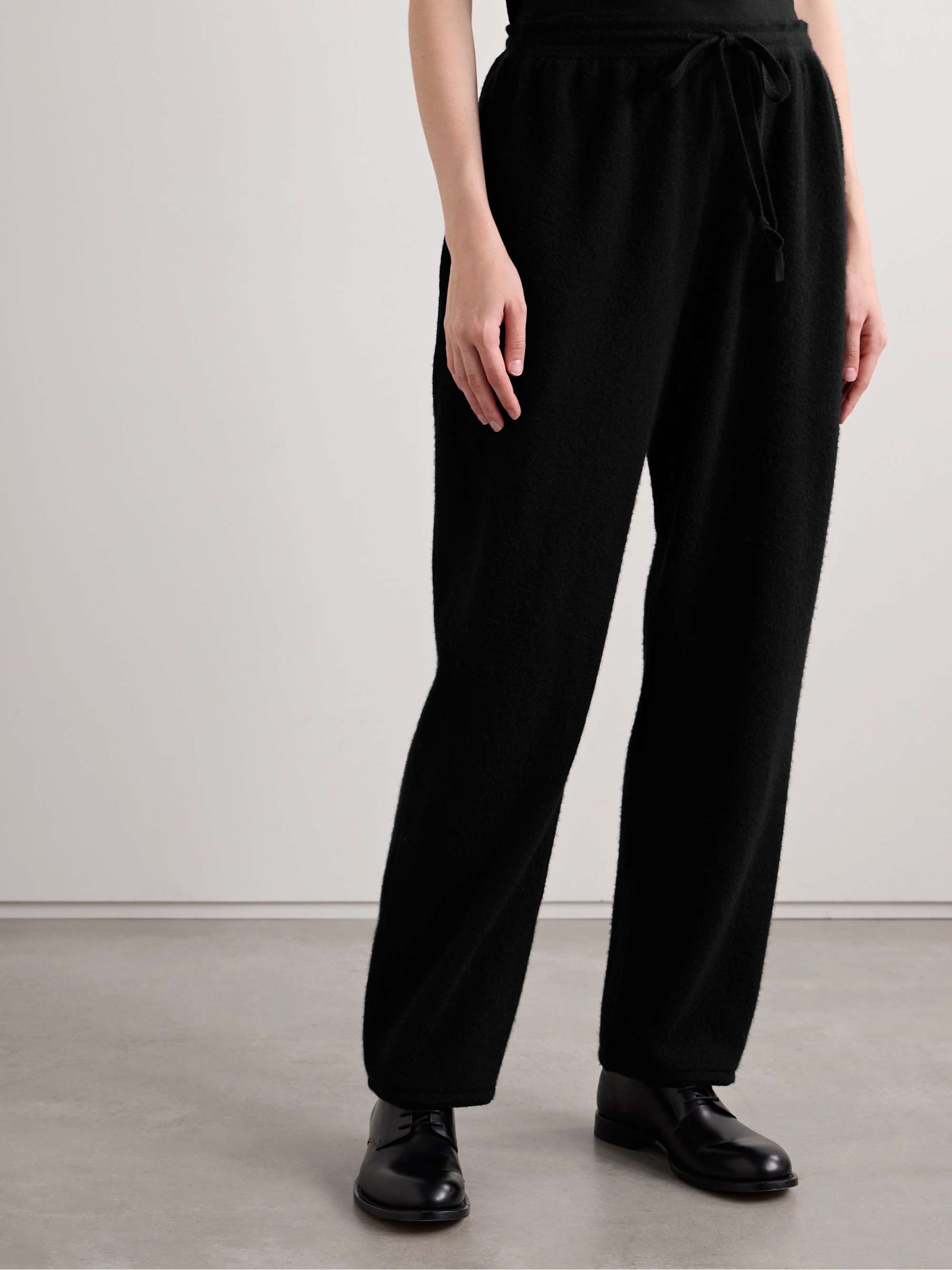 Hayat cashmere track pants view