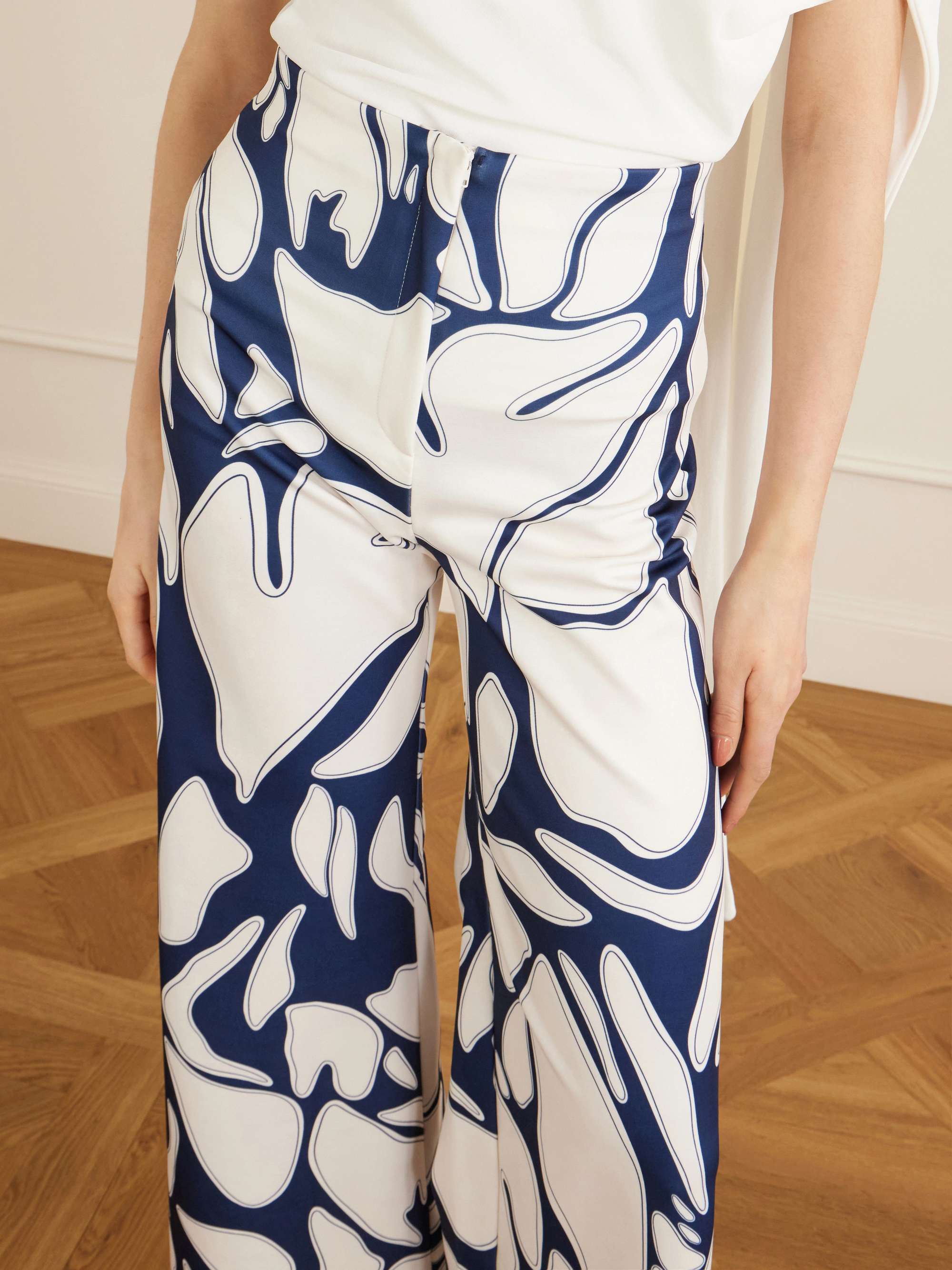 Espejismo printed stretch-scuba wide-leg pants view