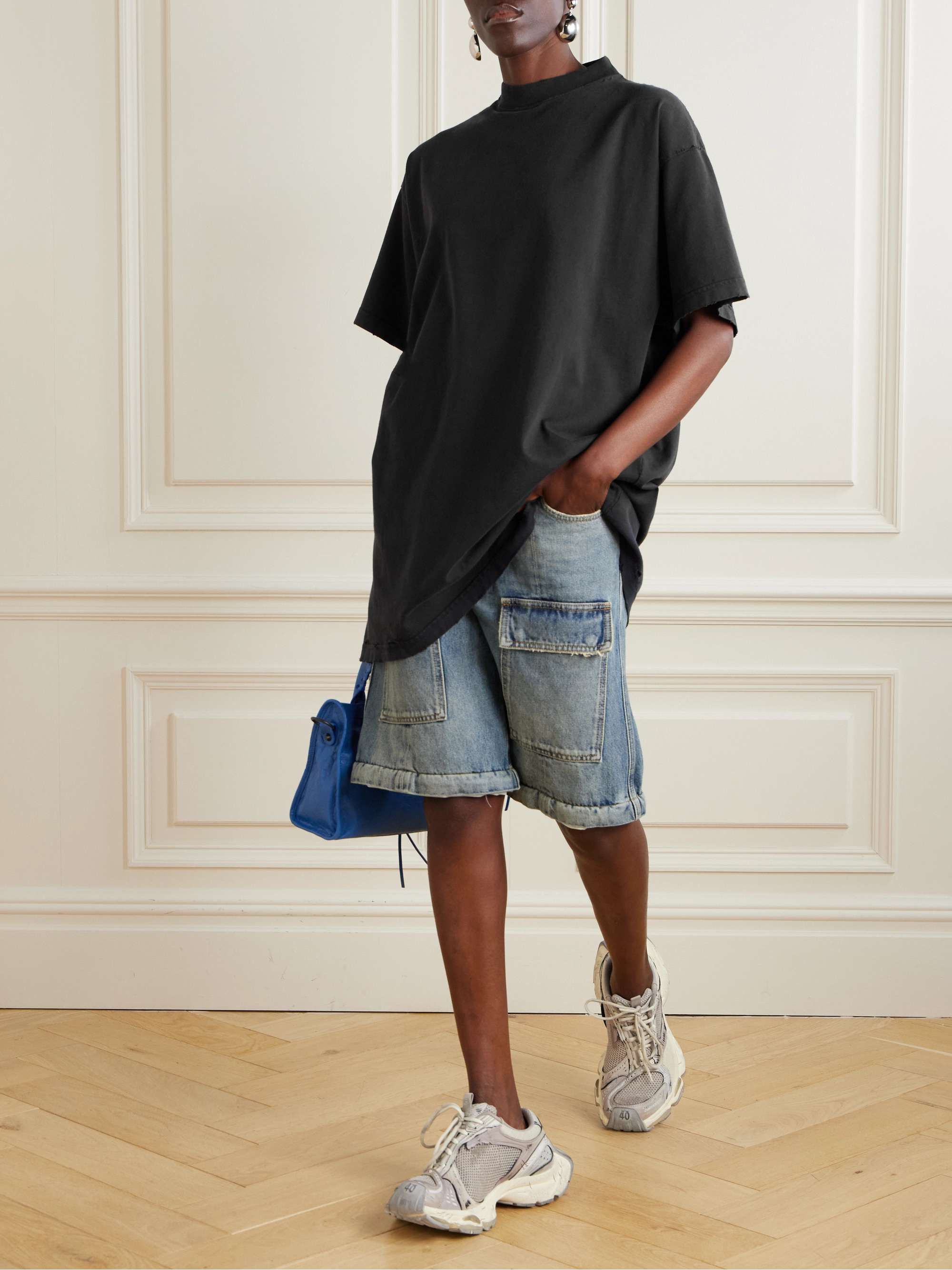 Mid-rise wide-leg cargo jeans view