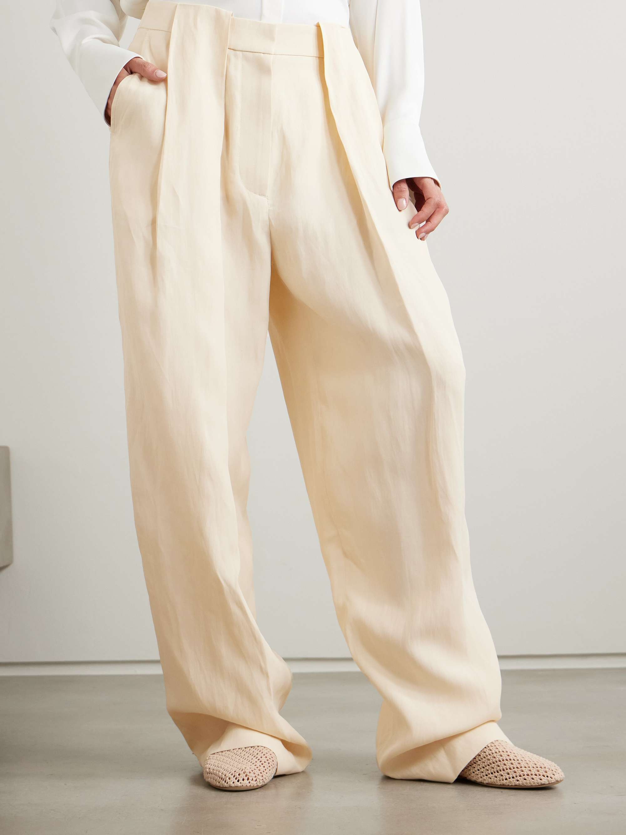 Balloon pleated poplin wide-leg pants view