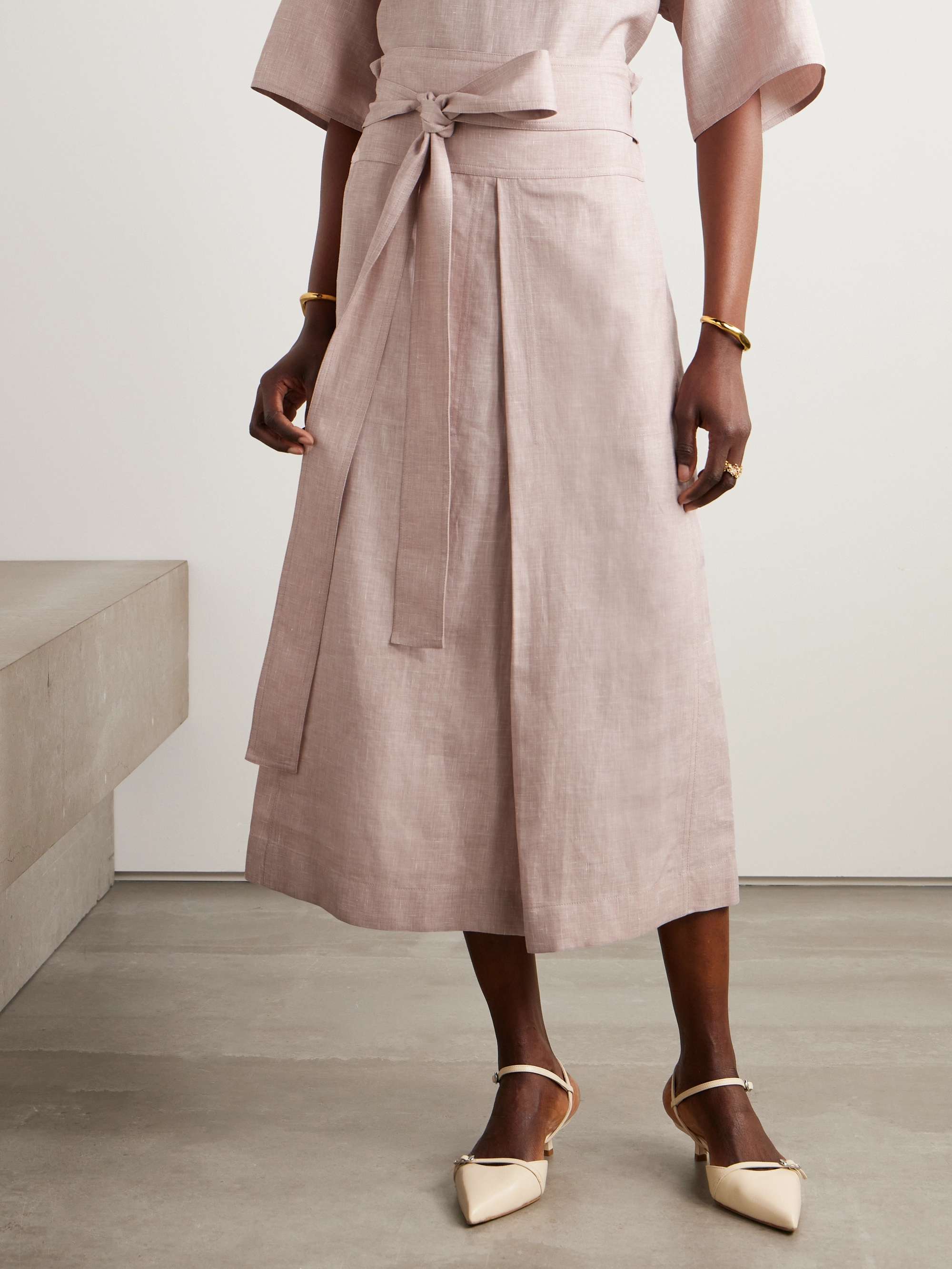 Belted linen, wool and silk-blend midi skirt view