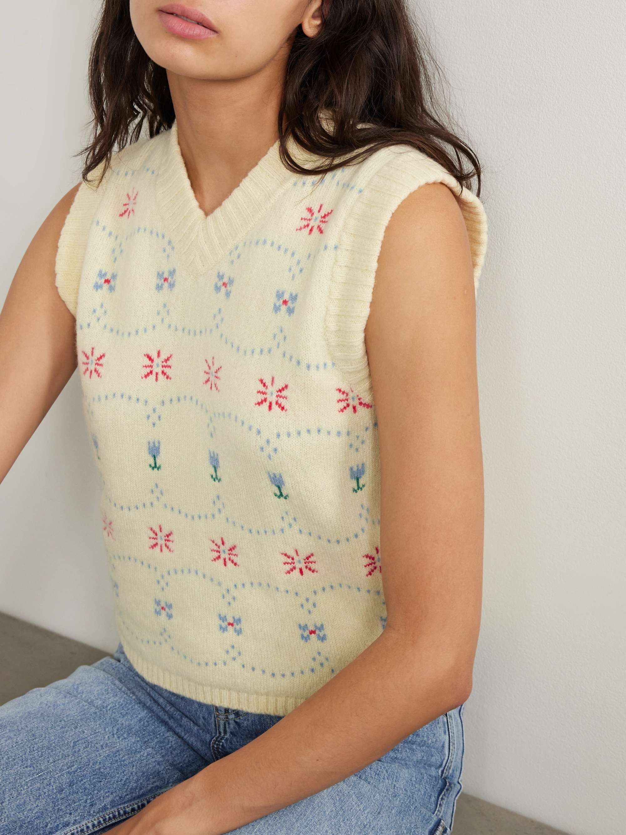Cashmere and silk-blend jacquard vest view