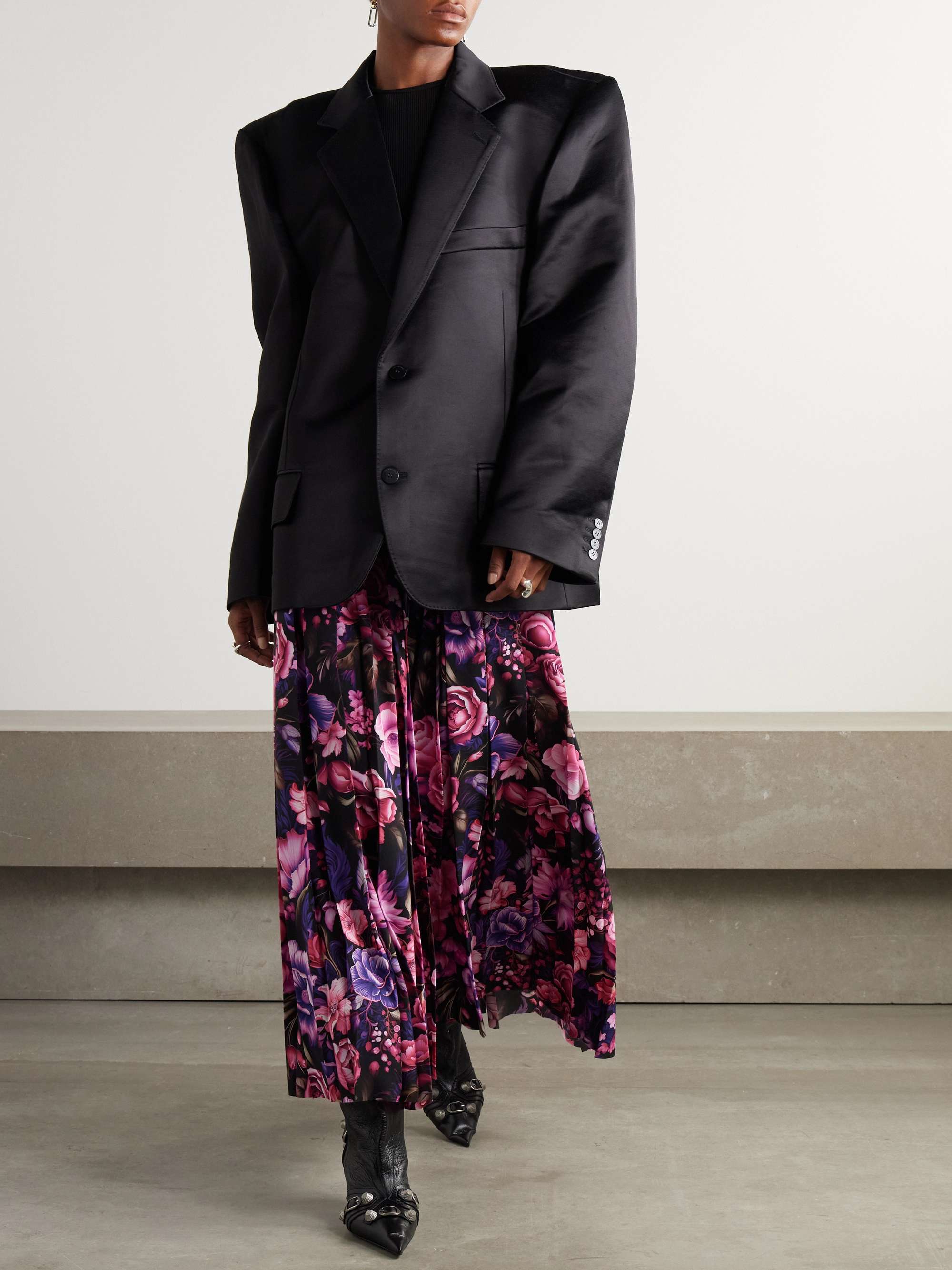 Chain-embellished pleated floral-print crepe maxi skirt view