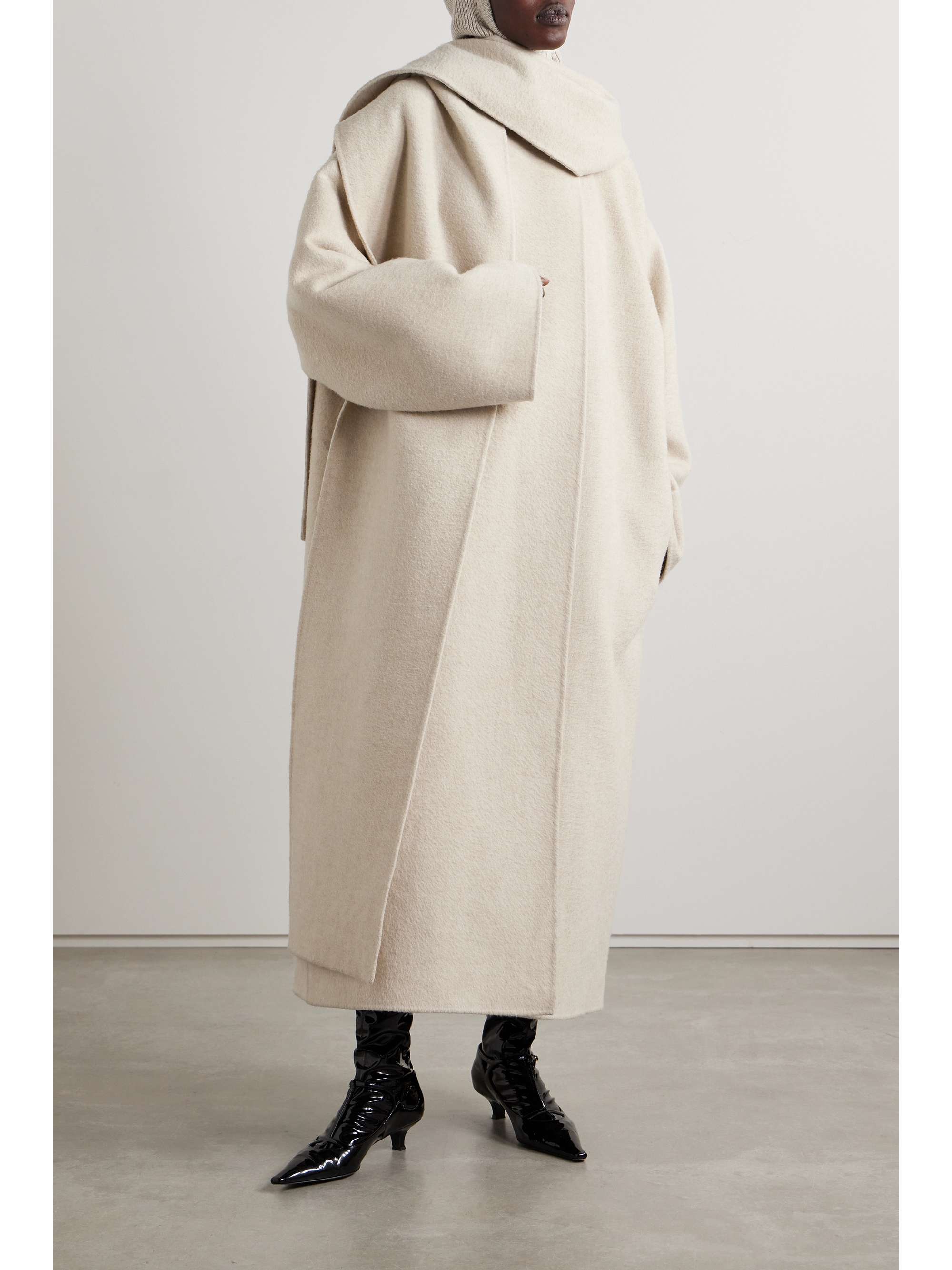 Notte scarf-detailed cashmere coat view