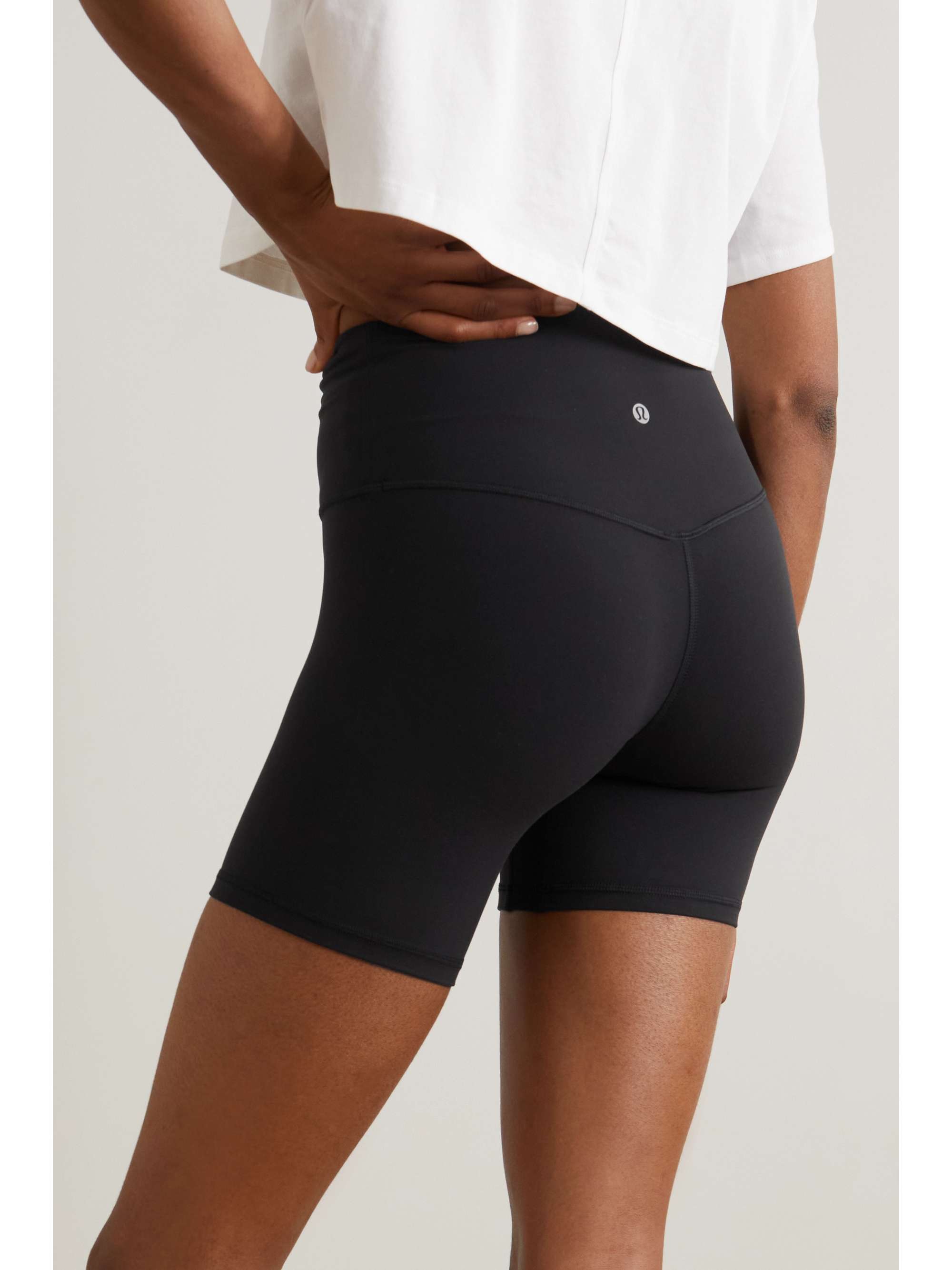 Align high-rise shorts view