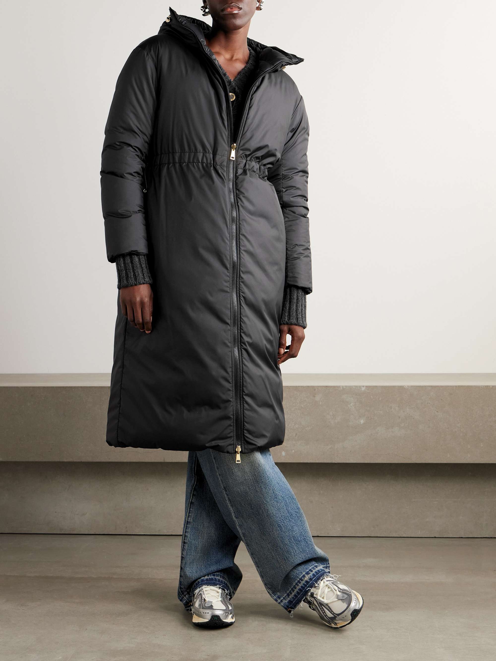 Boulogne reversible hooded quilted down coat view