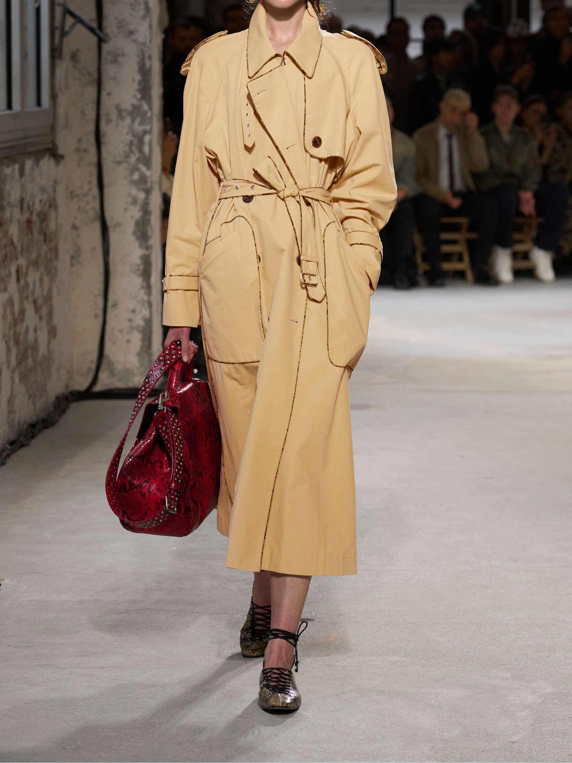 Double-breasted cotton trench coat view