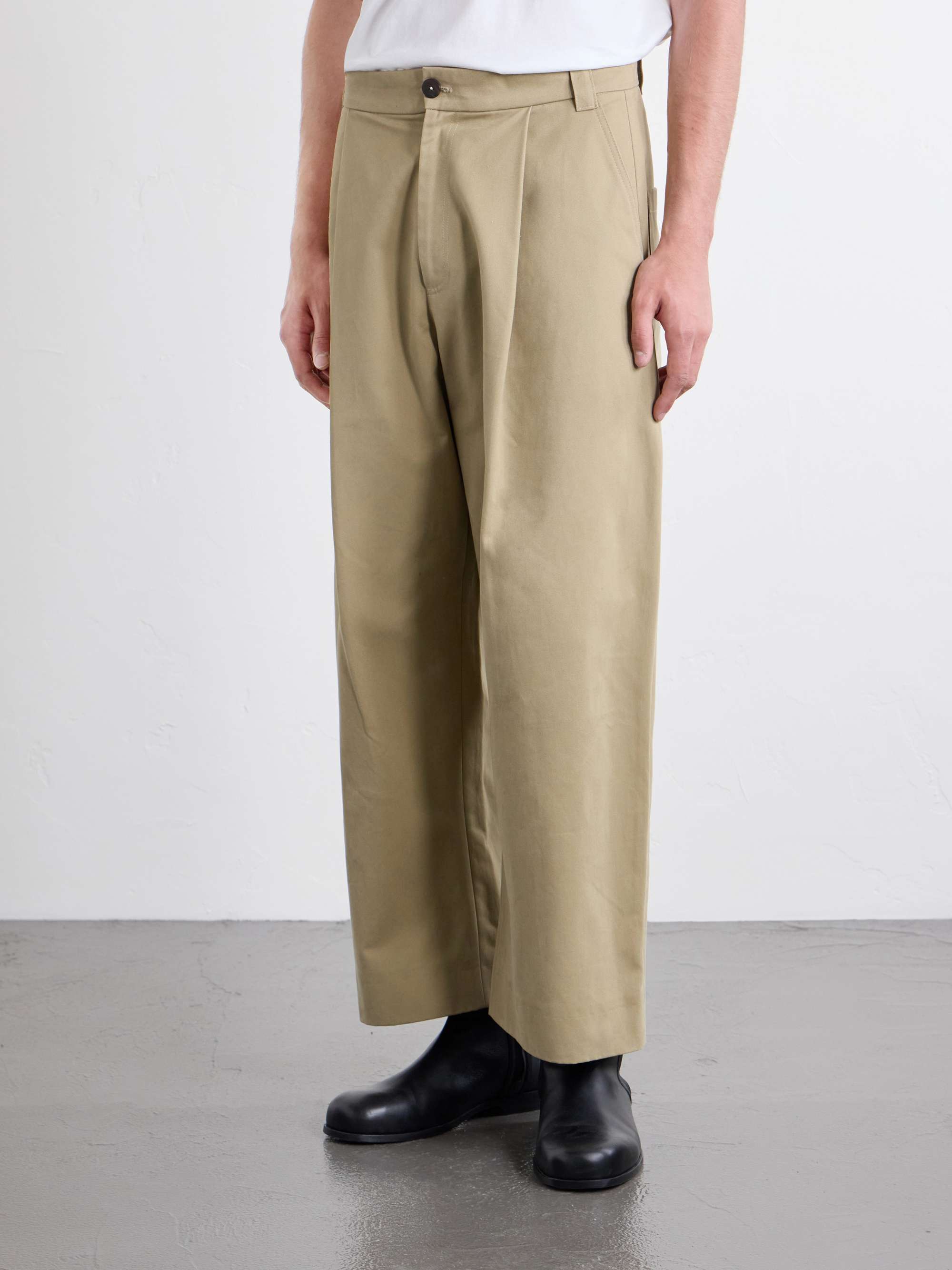 Sorte Wide-Leg Pleated Cotton-Twill Trousers view