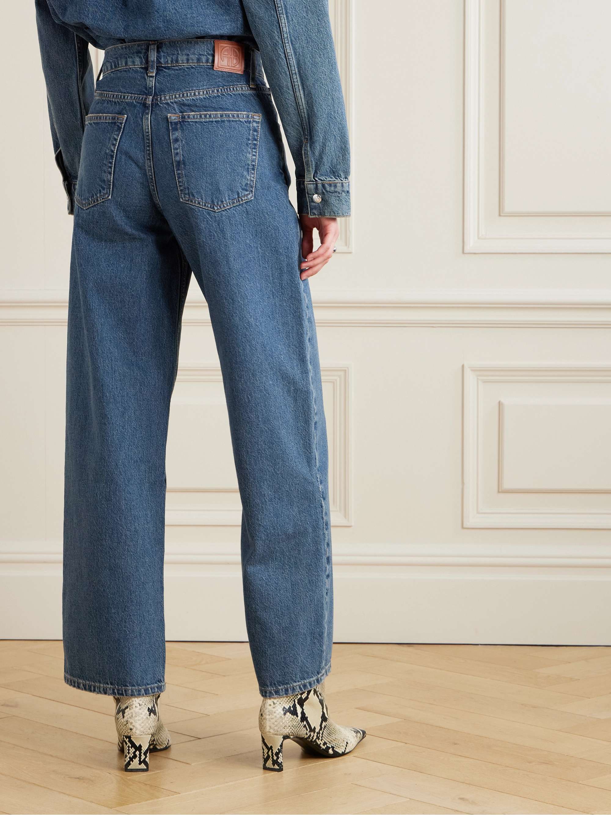 Manon mid-rise wide-leg jeans view