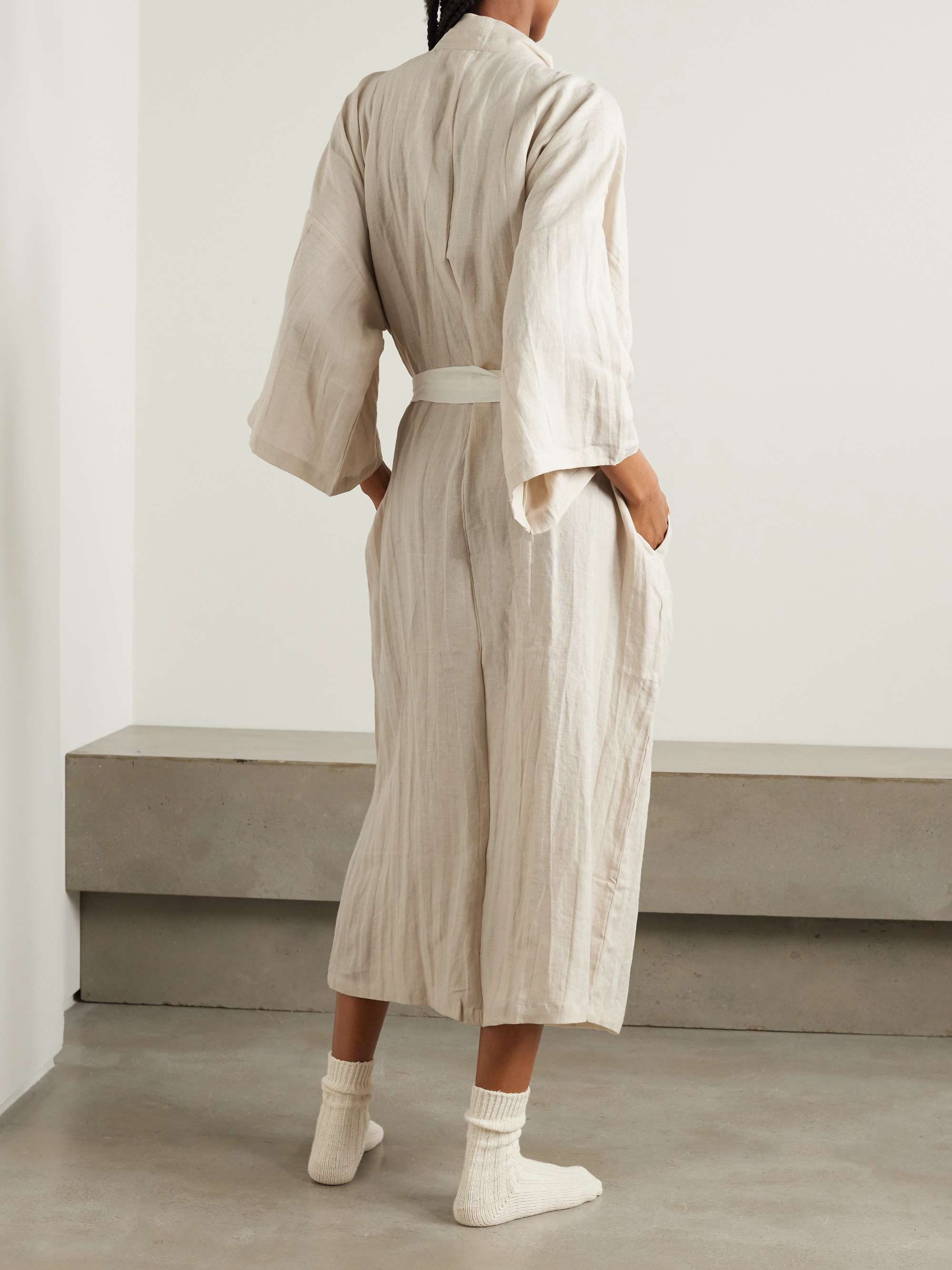 The 02 linen robe view