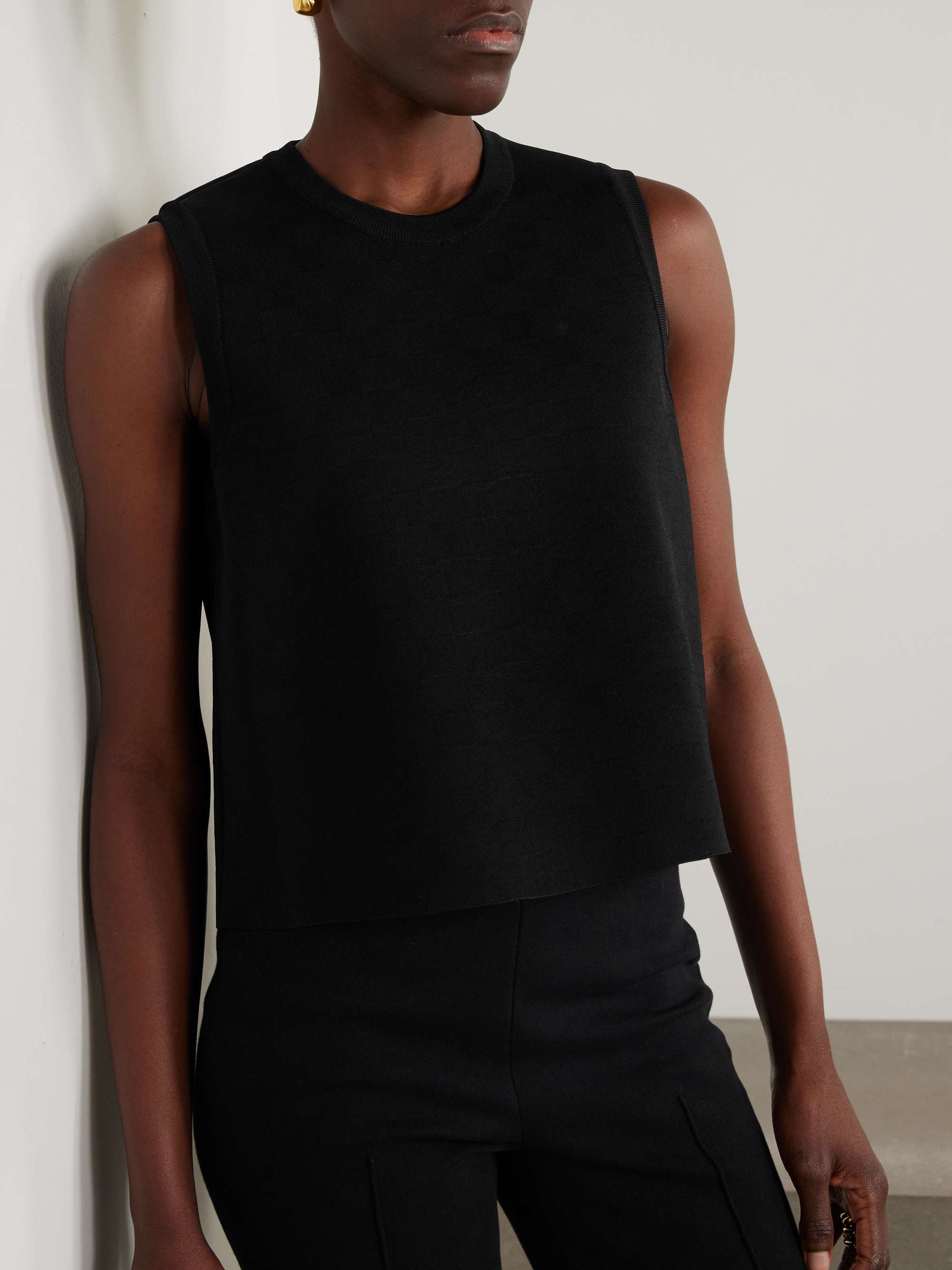 Jacquard tank view