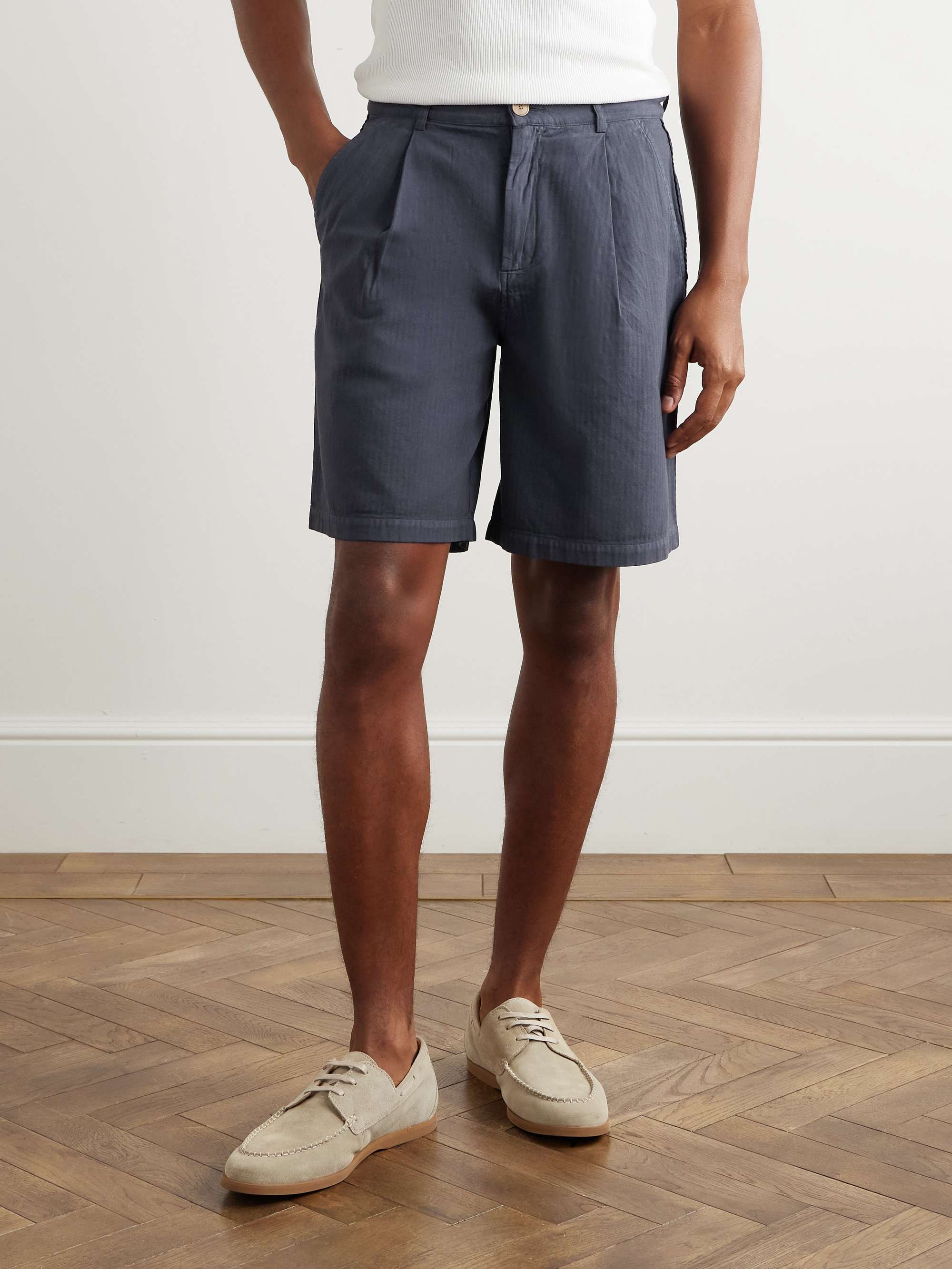 Wide-Leg Pleated Garment-Dyed Herringbone Cotton Shorts view