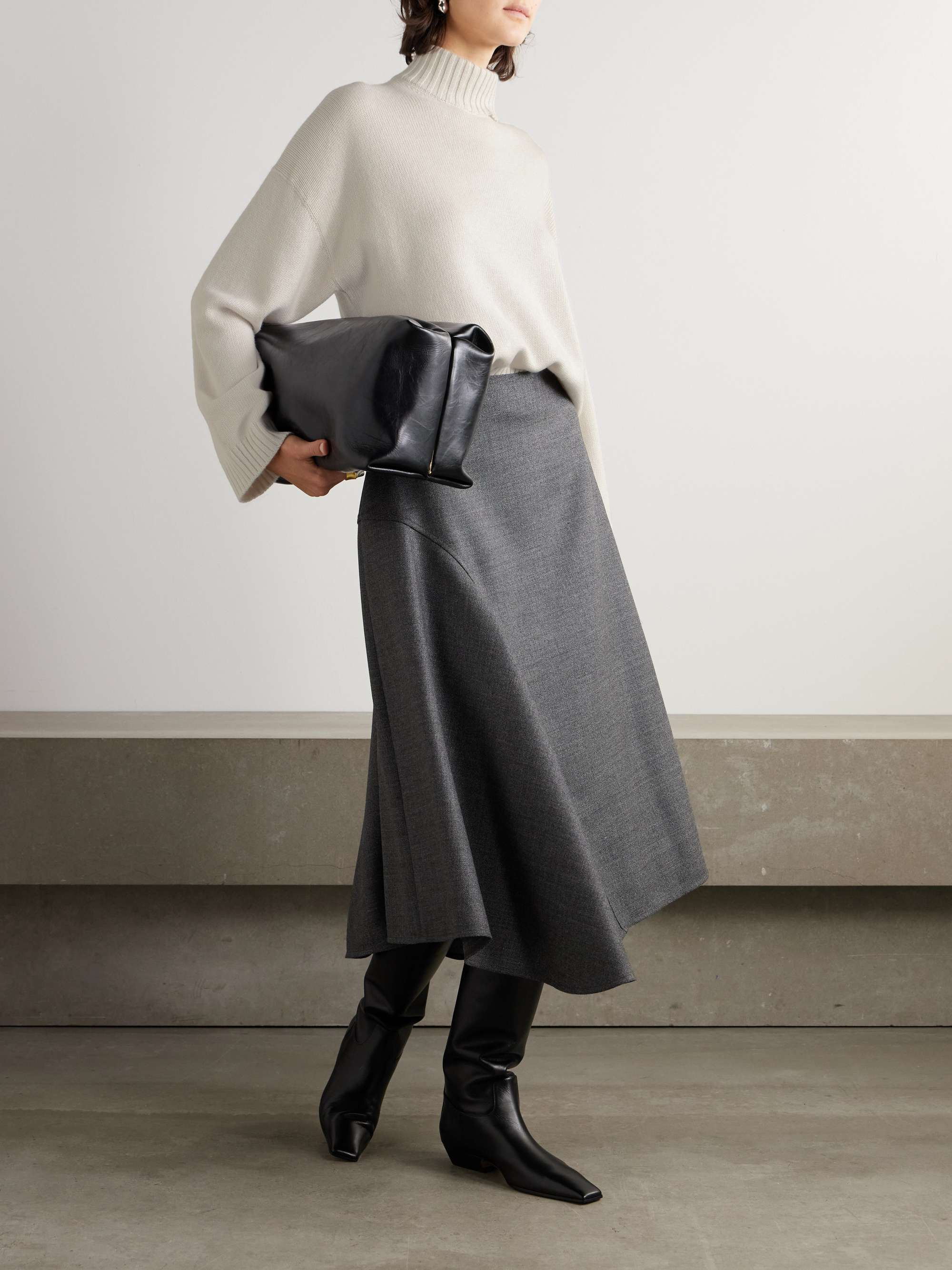 Turtleneck cashmere sweater view