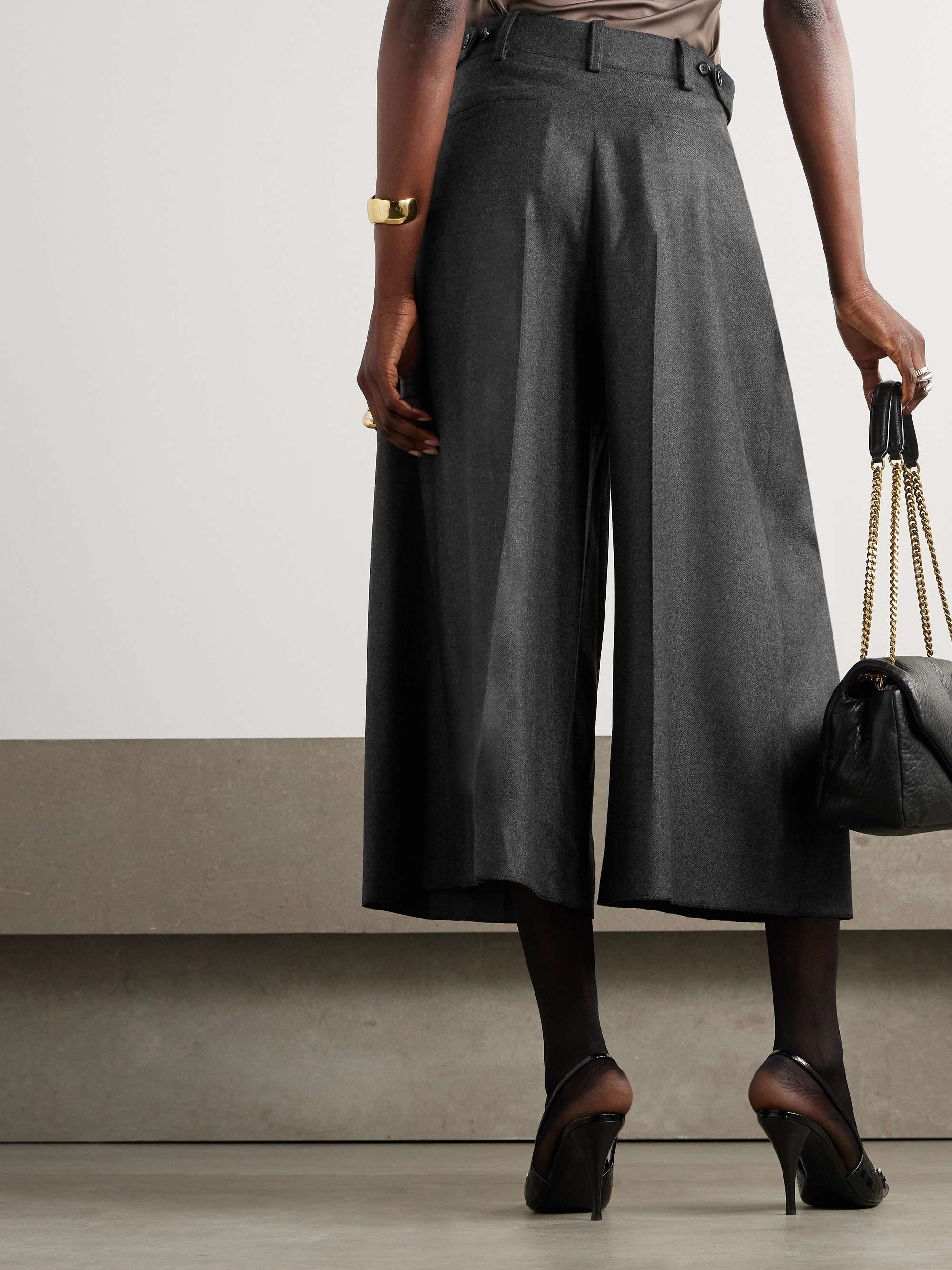 Flared pleated cashmere shorts view