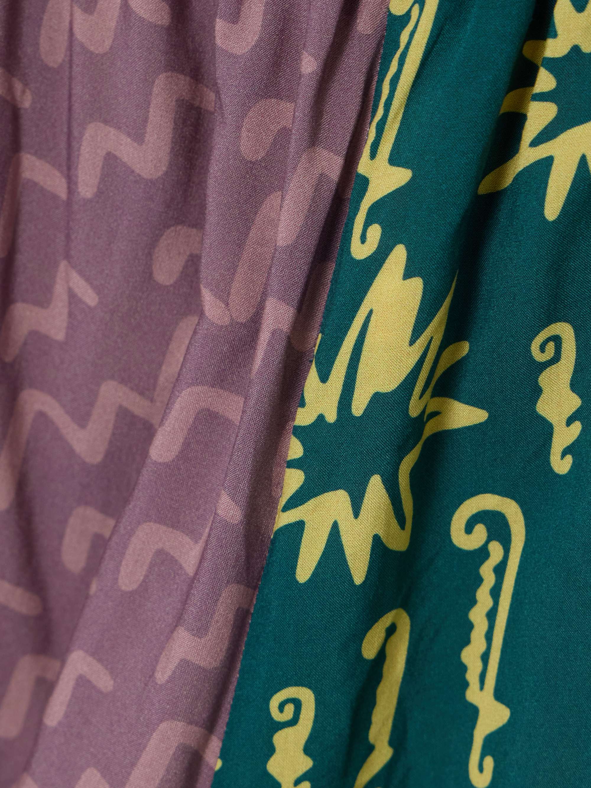 Estrellitas printed satin shorts view