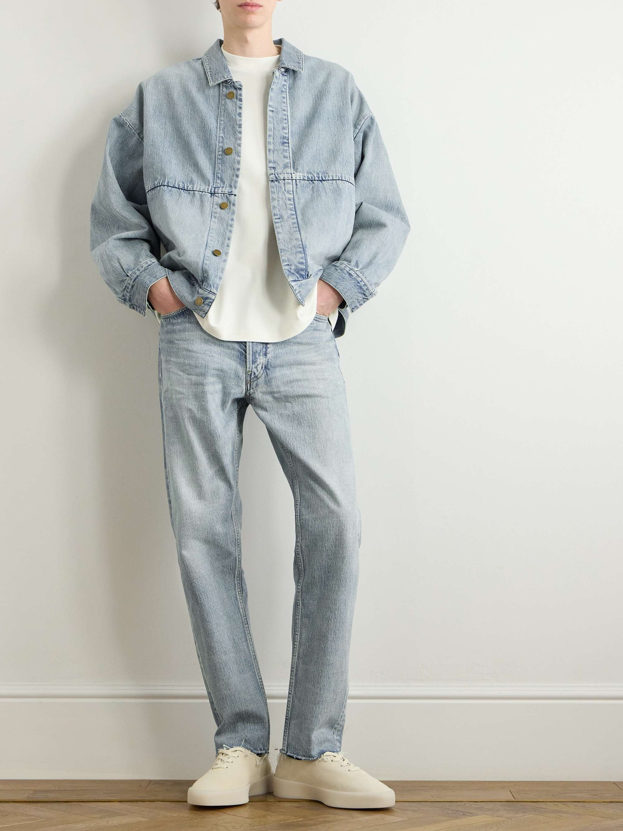 Tapered Jeans view