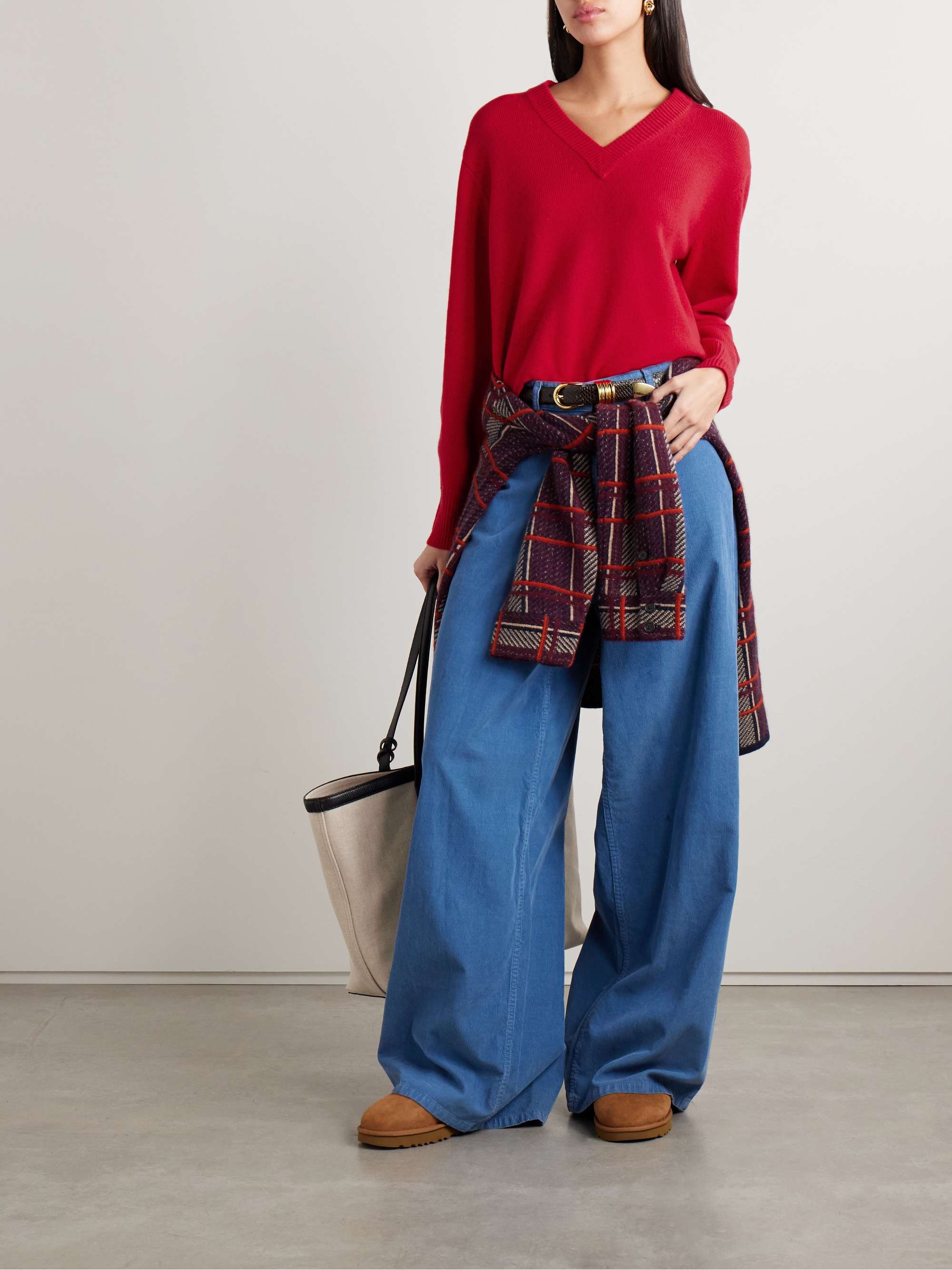 The V cashmere sweater view