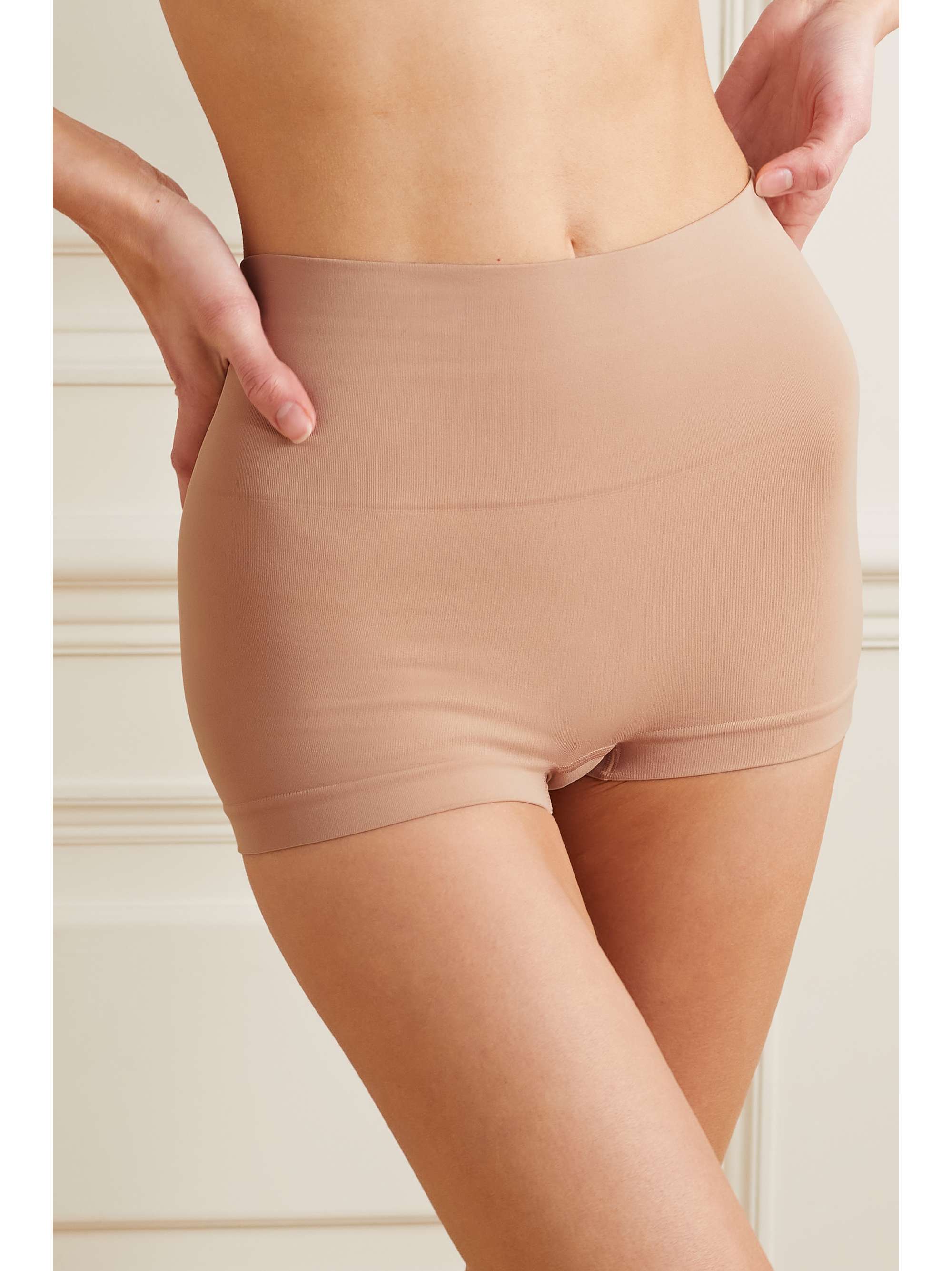 Ecocare seamless stretch shorts view