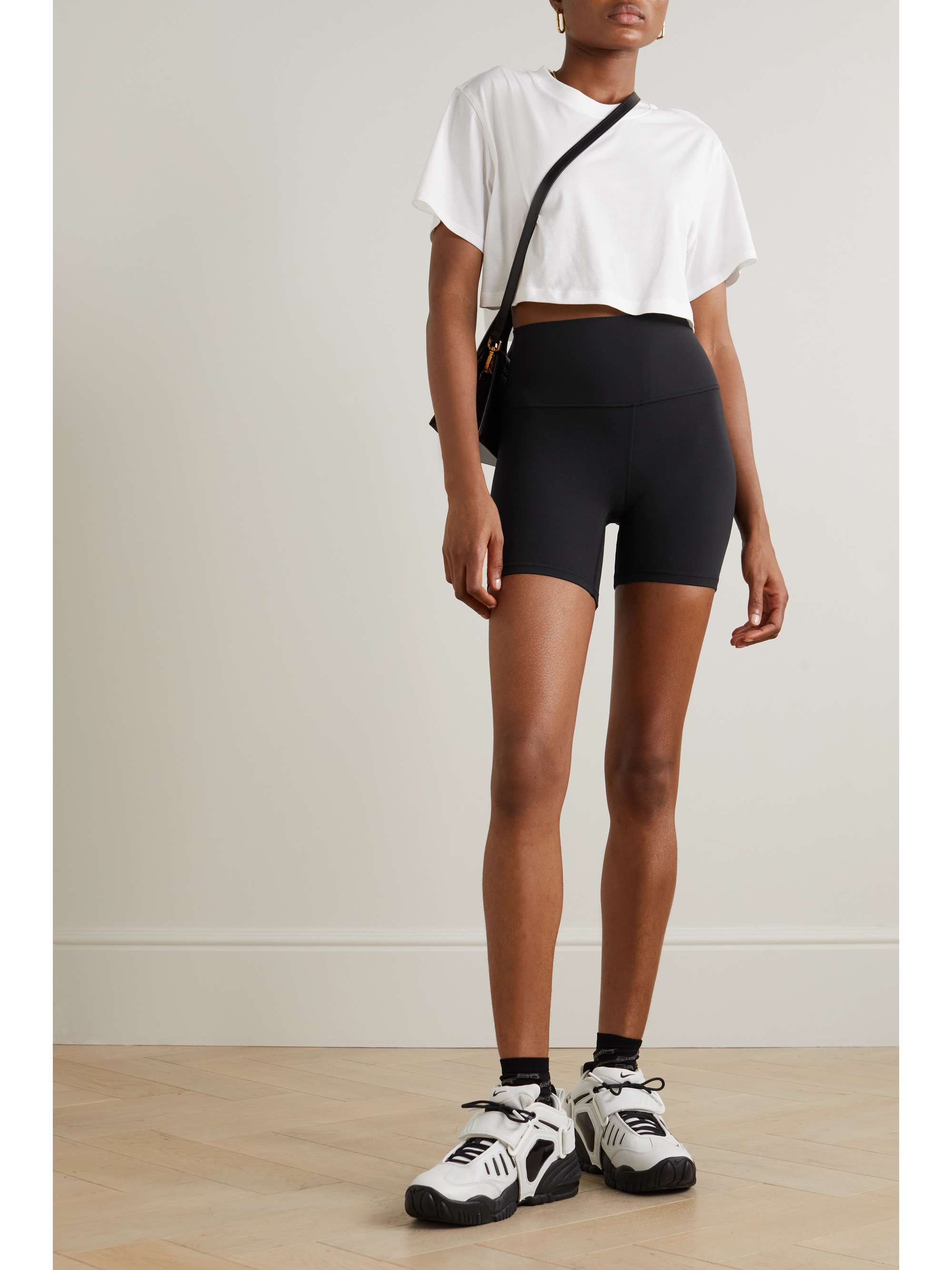 Align high-rise shorts view