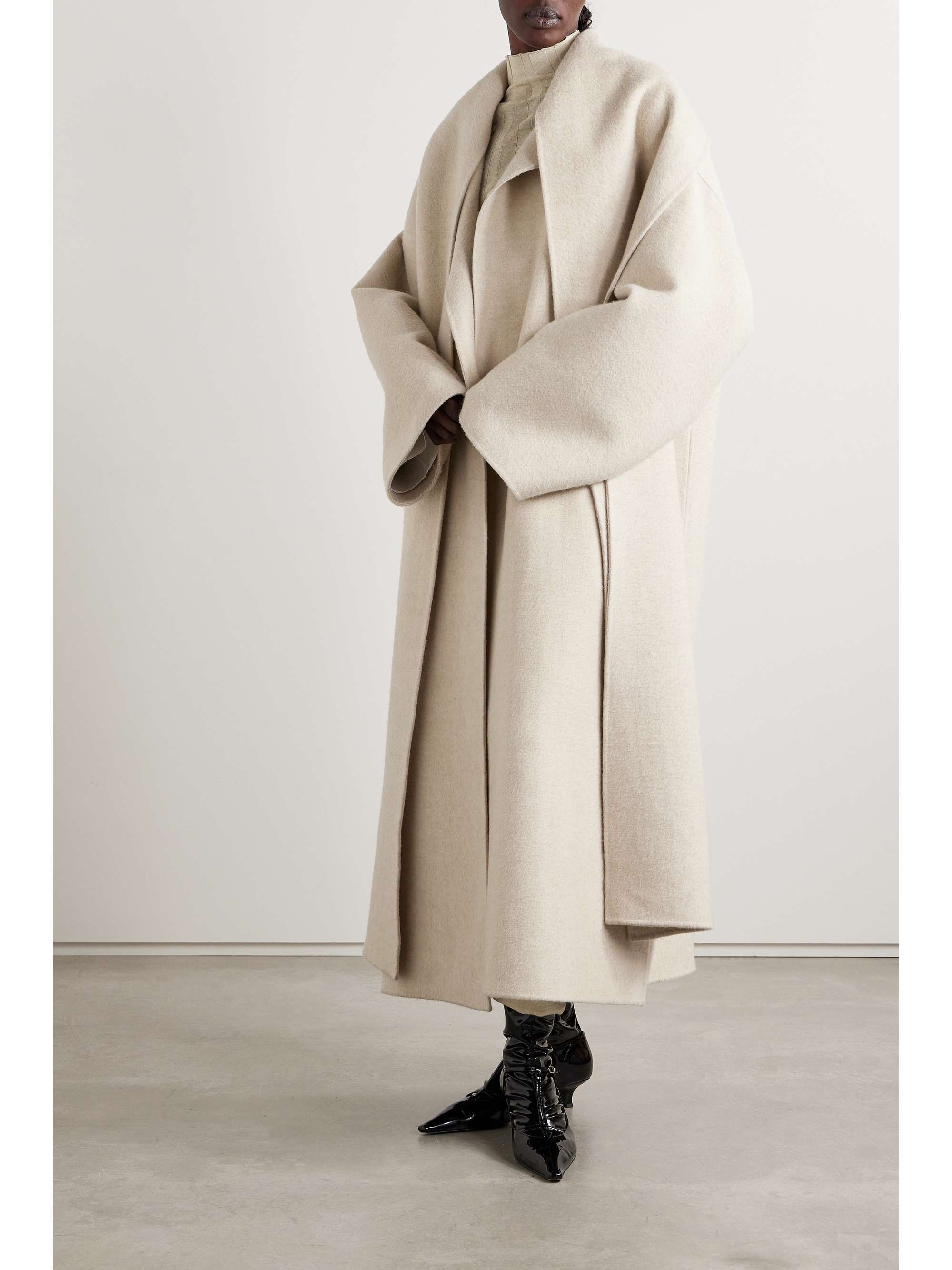 Notte scarf-detailed cashmere coat view