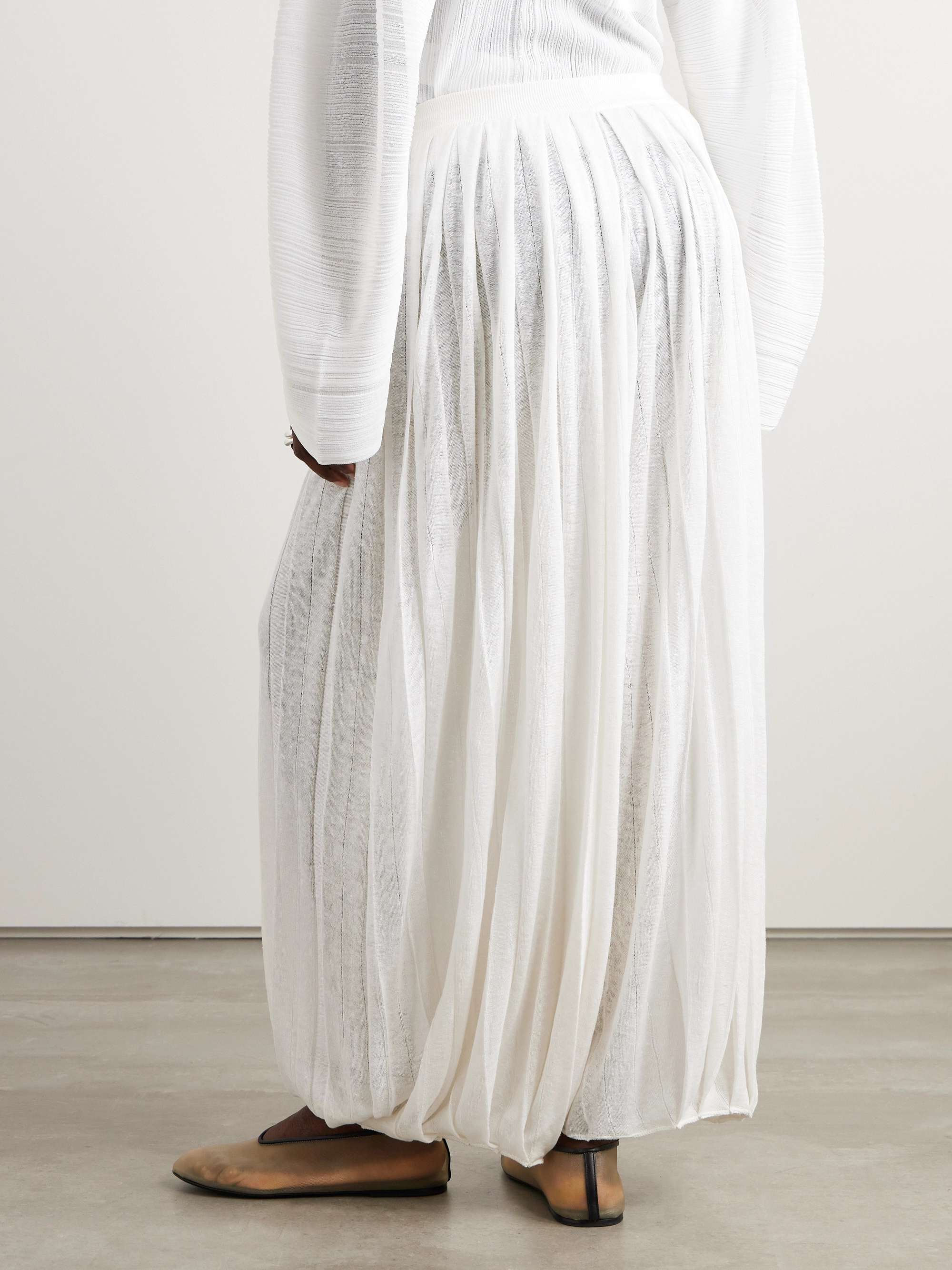 Wide-leg pleated linen pants view
