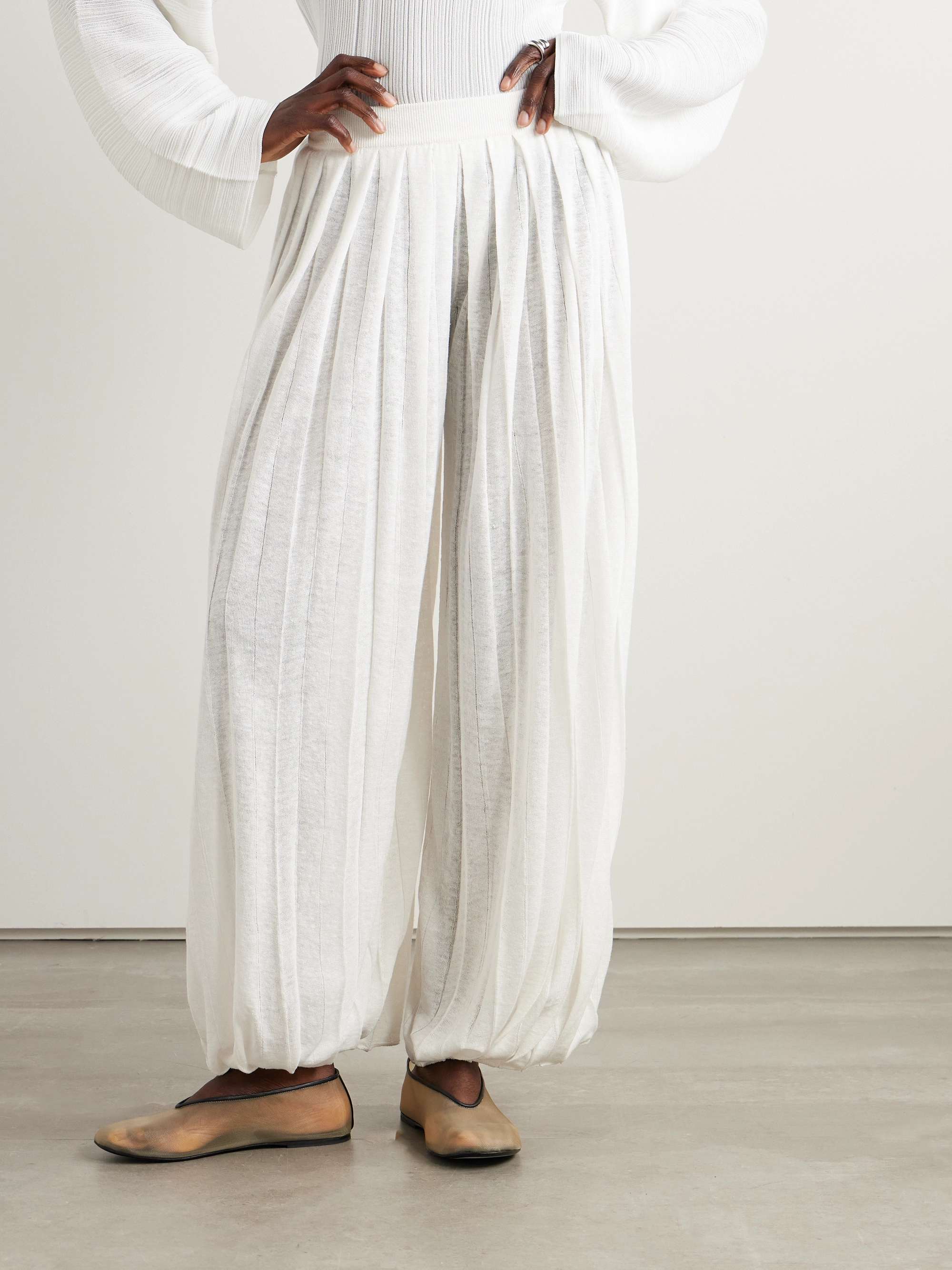 Wide-leg pleated linen pants view