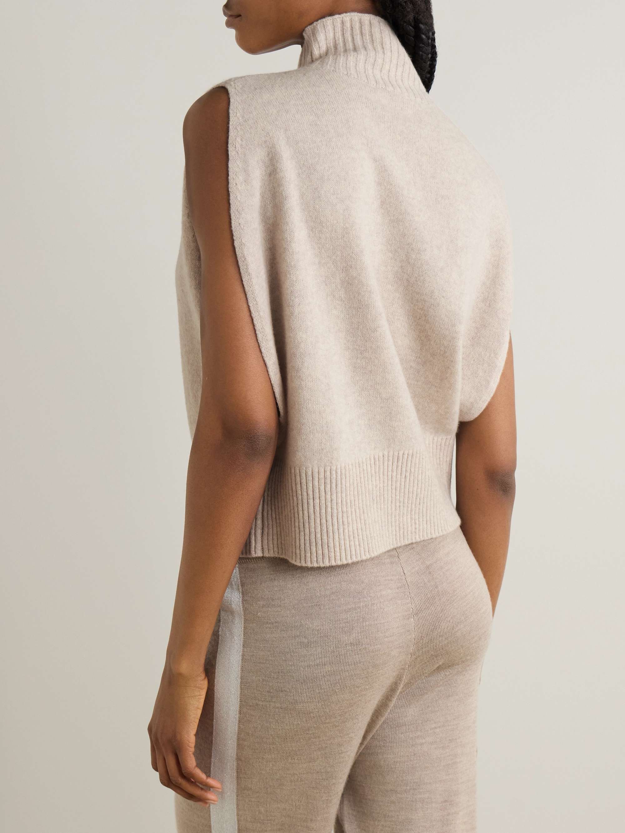 Geilo ribbed merino wool turtleneck vest view