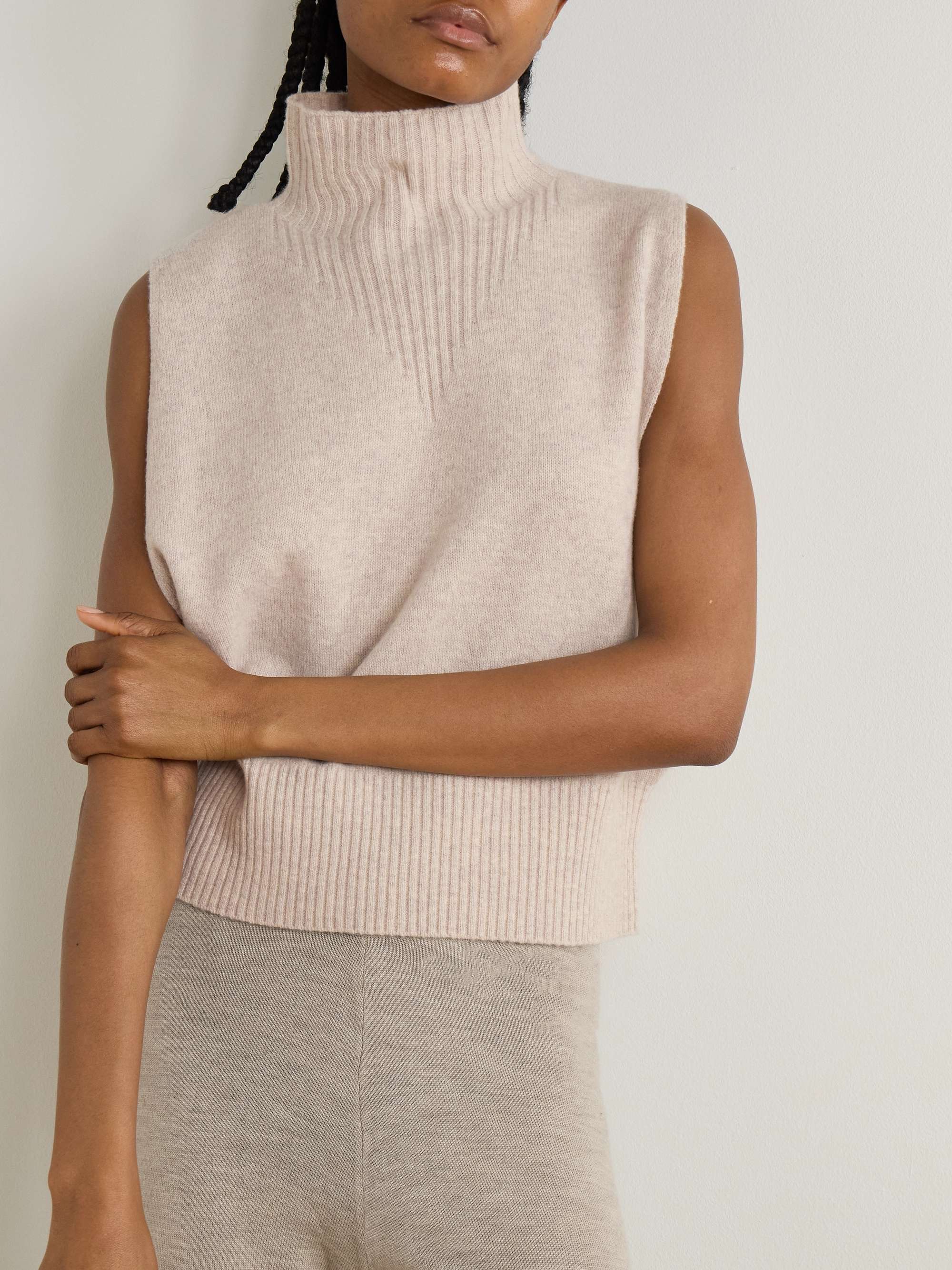 Geilo ribbed merino wool turtleneck vest view