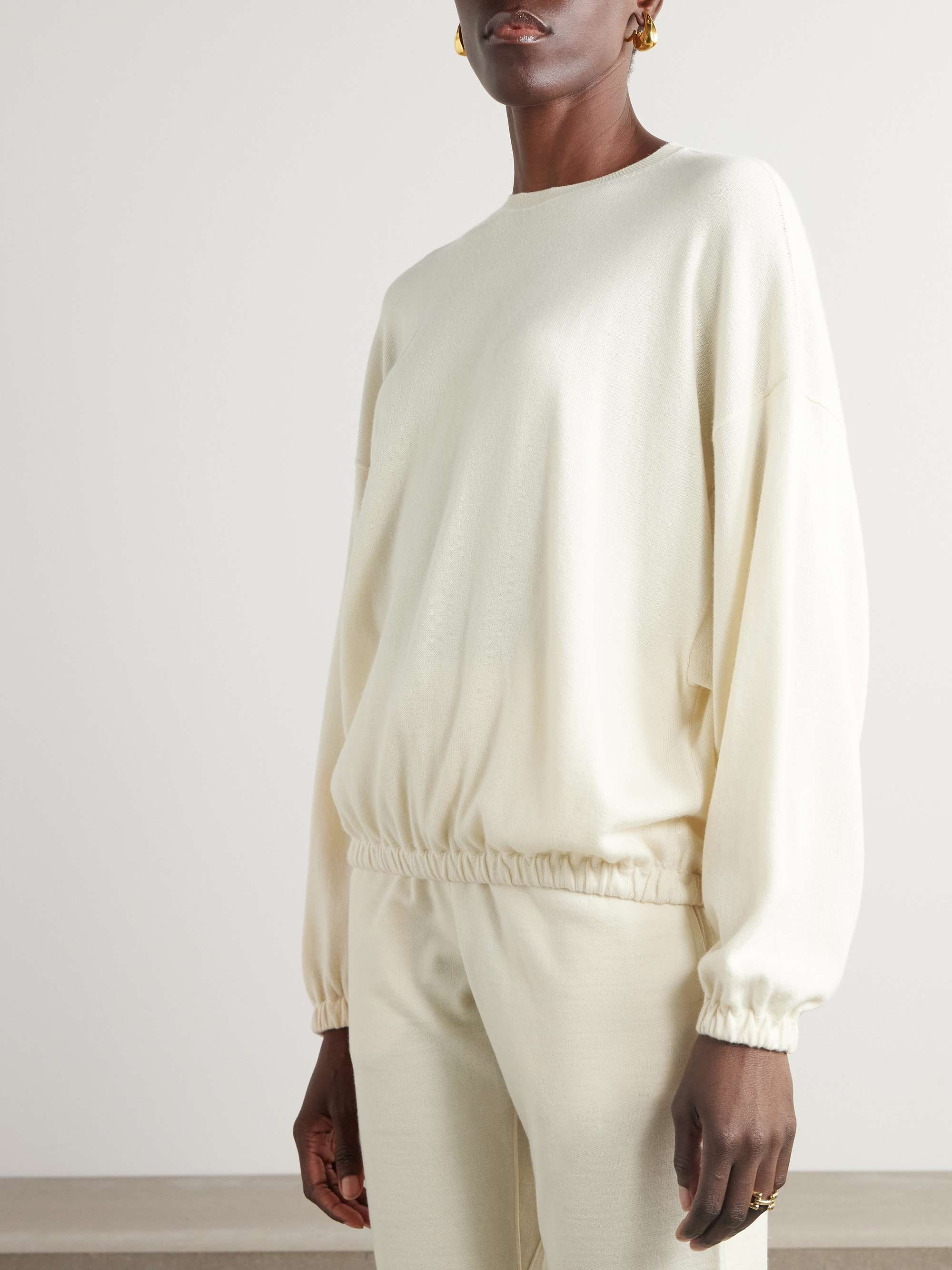 Cocooning cashmere sweater view