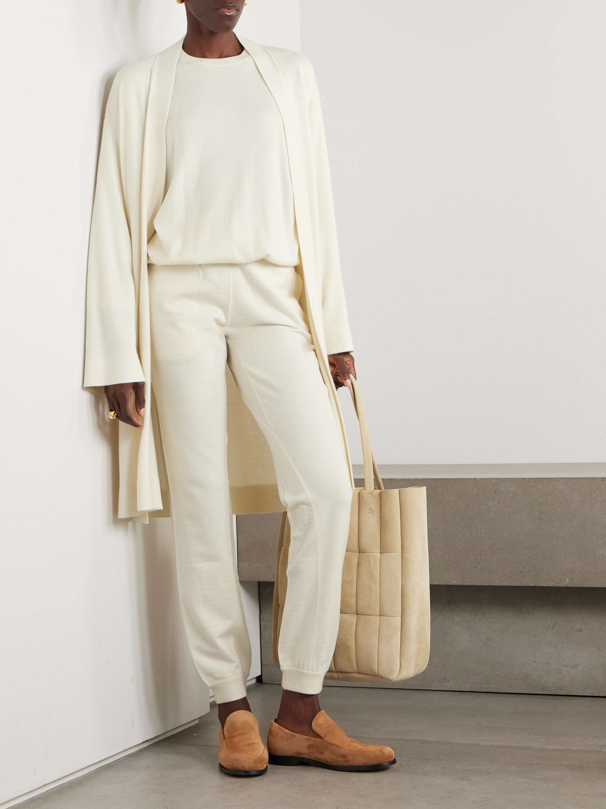 Cocooning cashmere sweater view