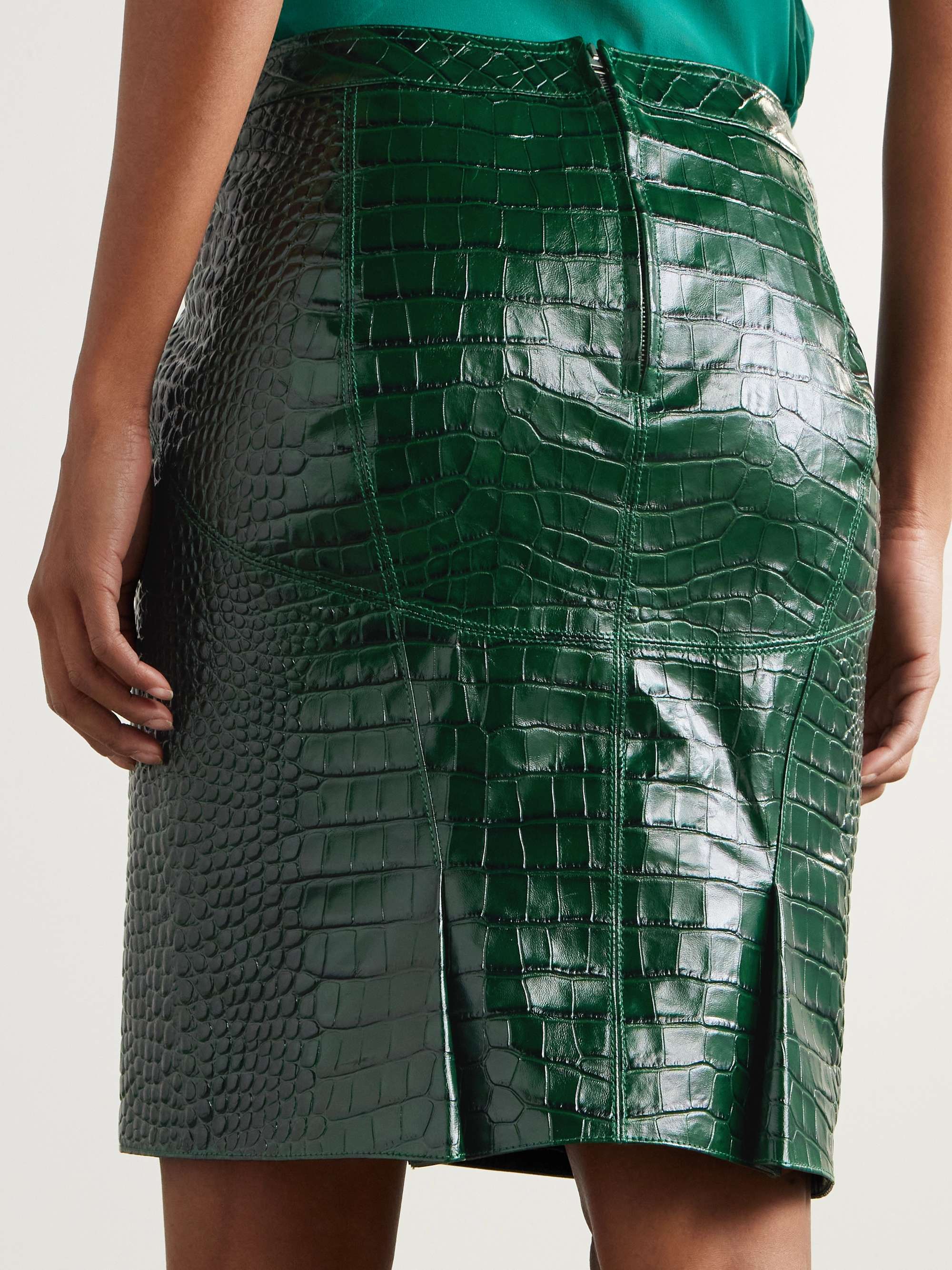 Croc-effect leather skirt view