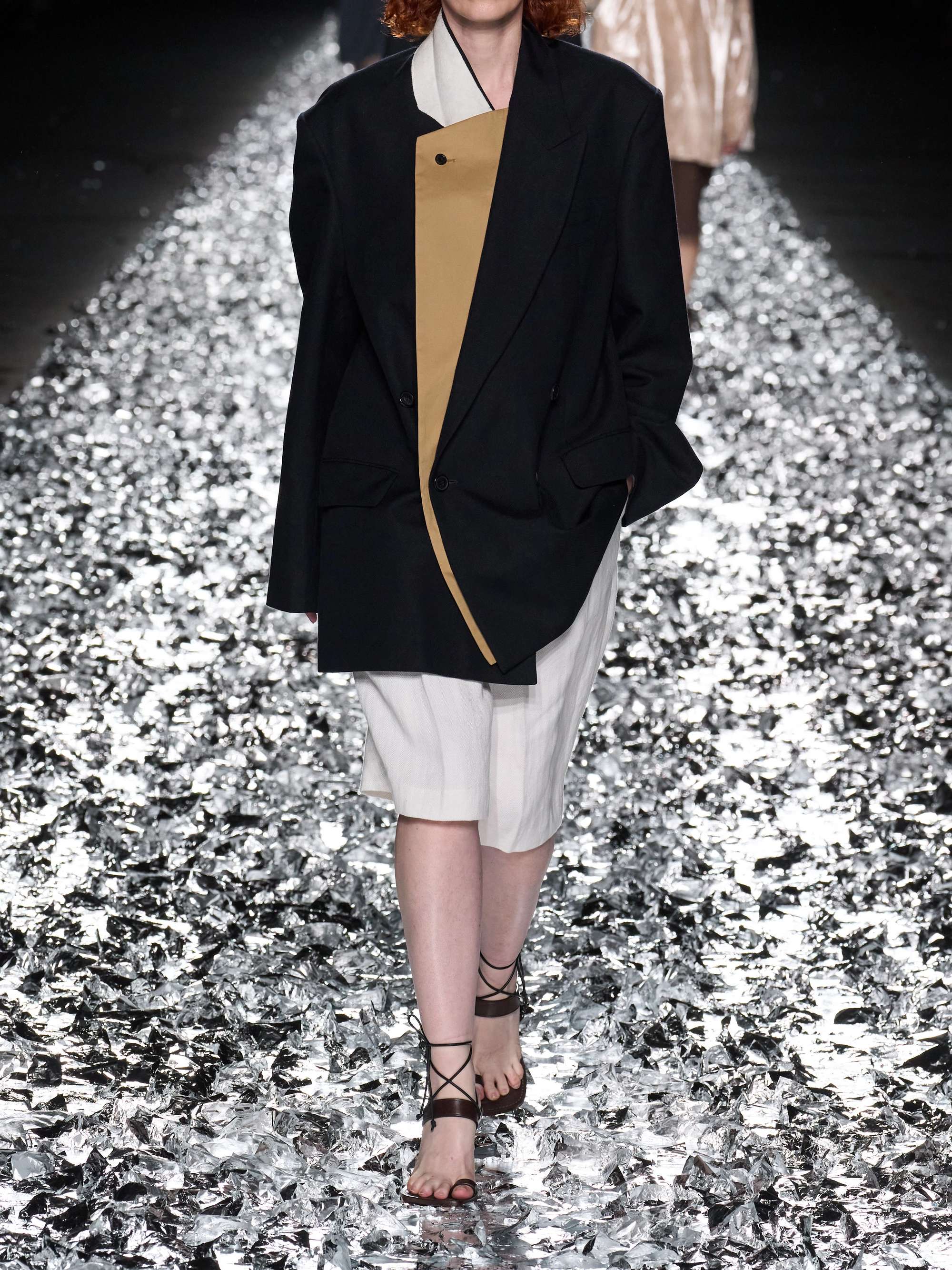 Pleated herringbone linen shorts view