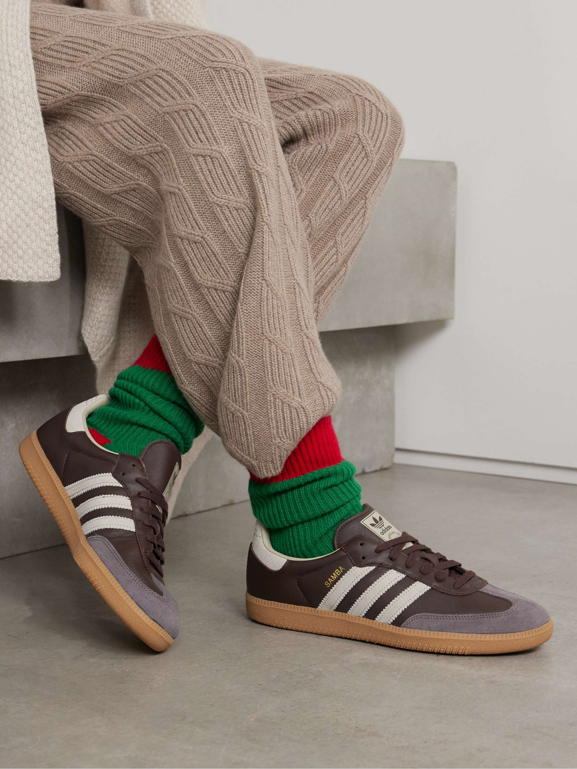 Two-tone ribbed cashmere socks view