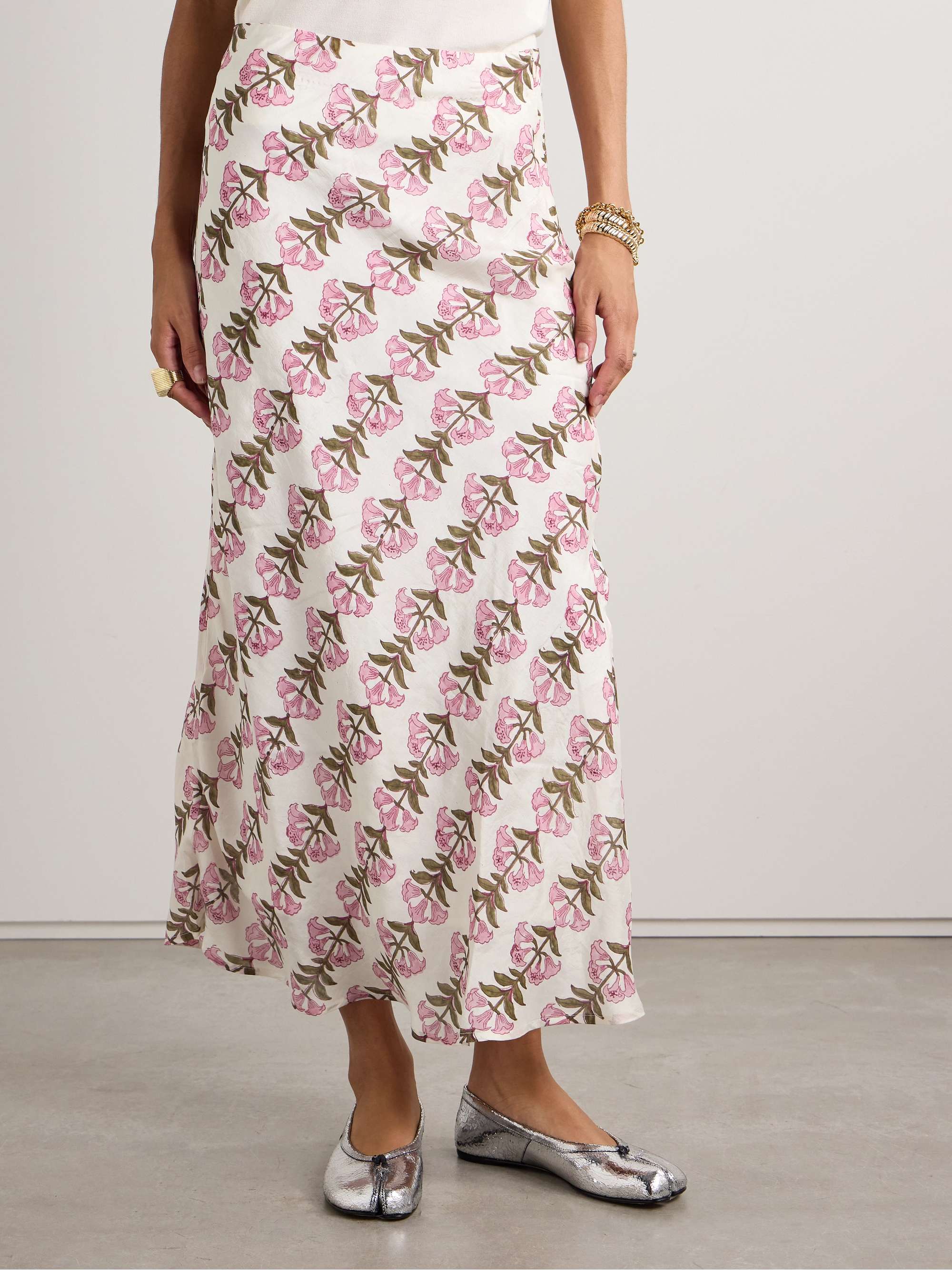 Lyra floral-print crinkled-silk midi skirt view