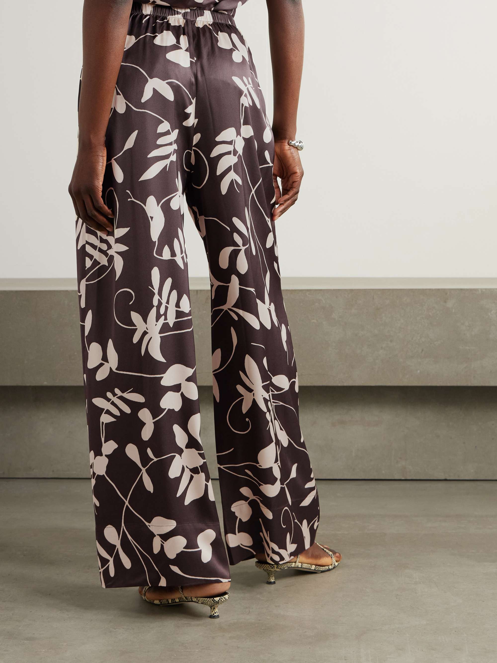 Chambien floral-print crepe pants view