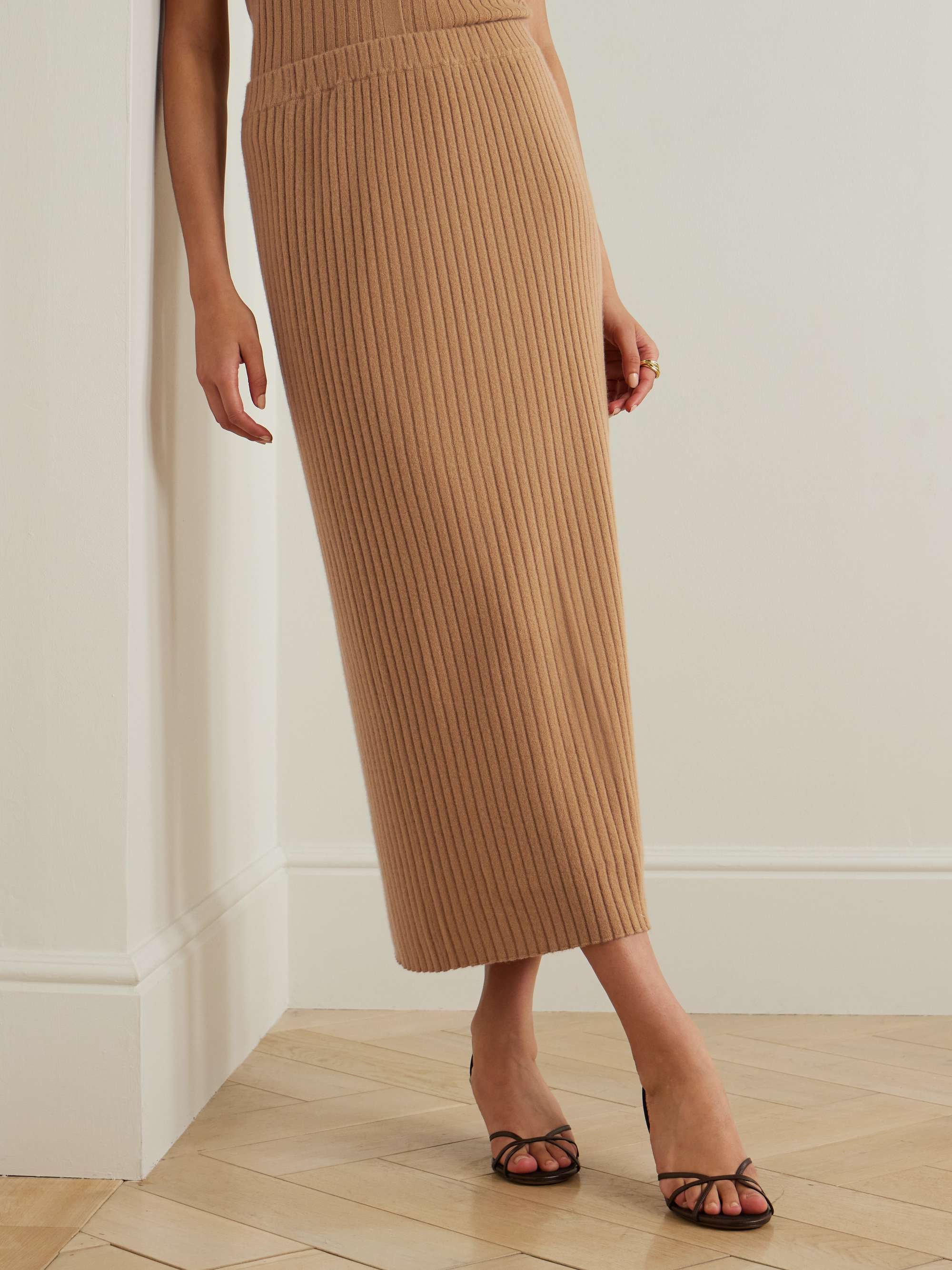 Ribbed cashmere maxi skirt view