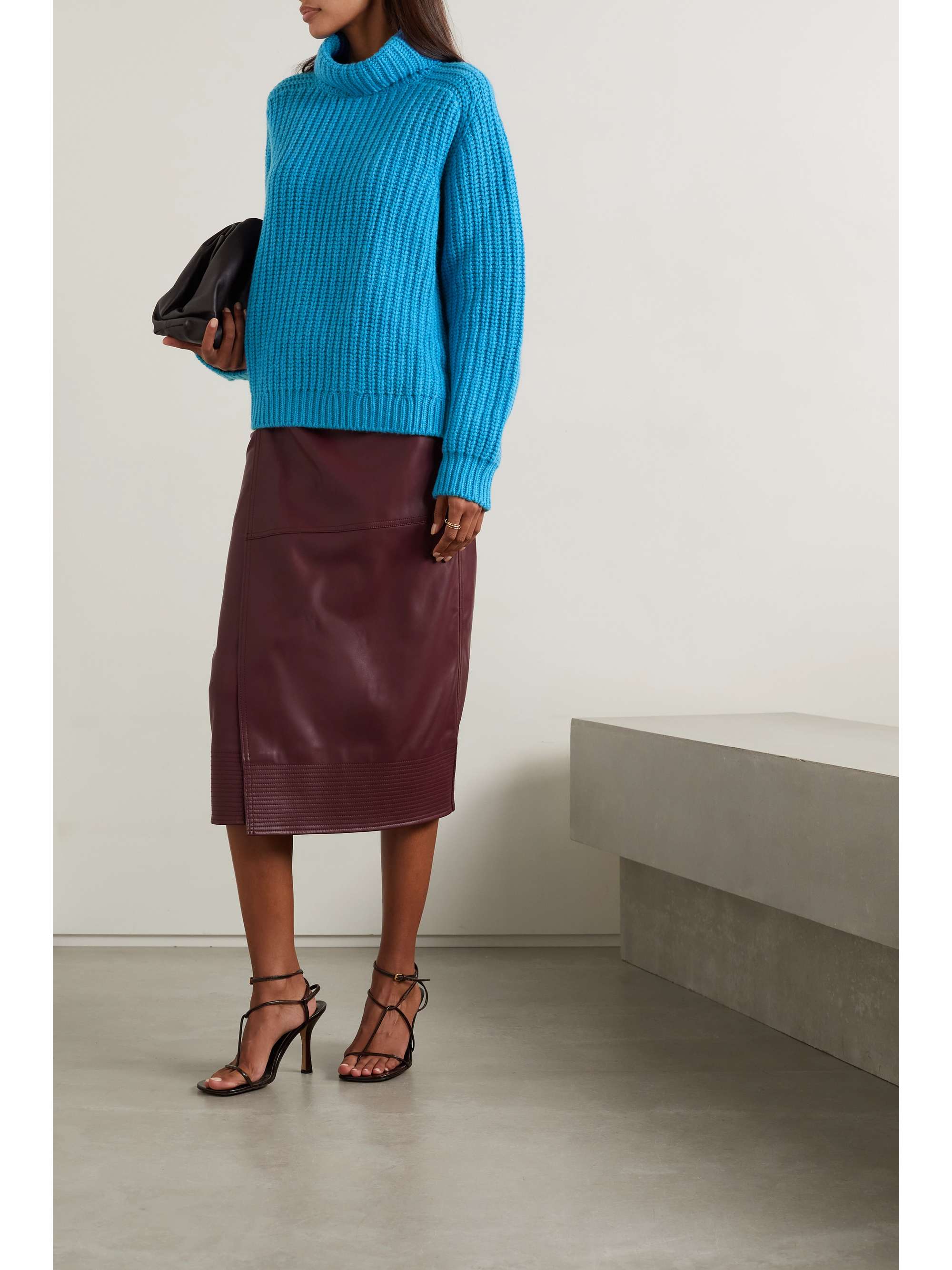Dolcevita Davenport ribbed cashmere turtleneck sweater view