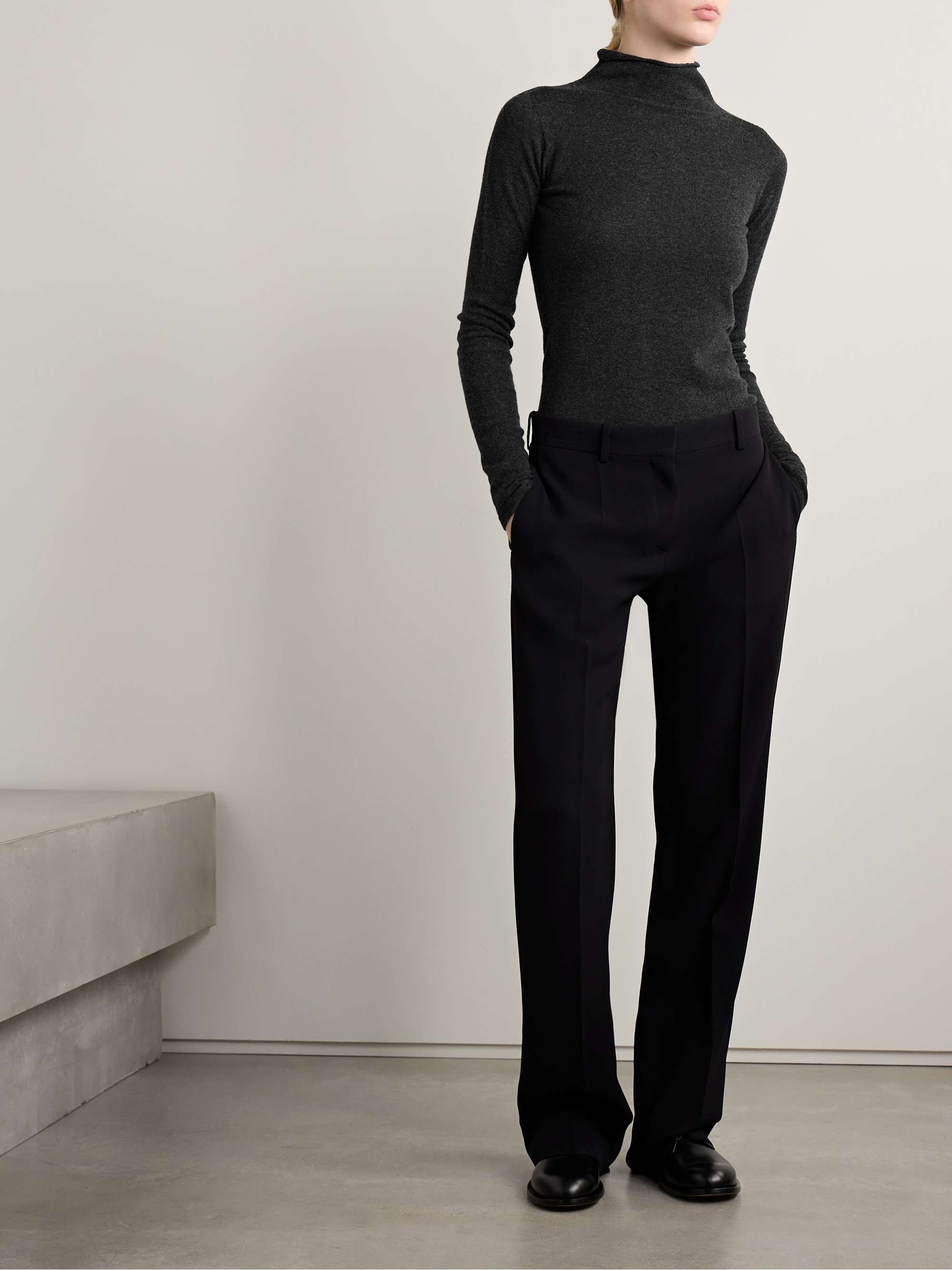 Ilmo cashmere turtleneck sweater view