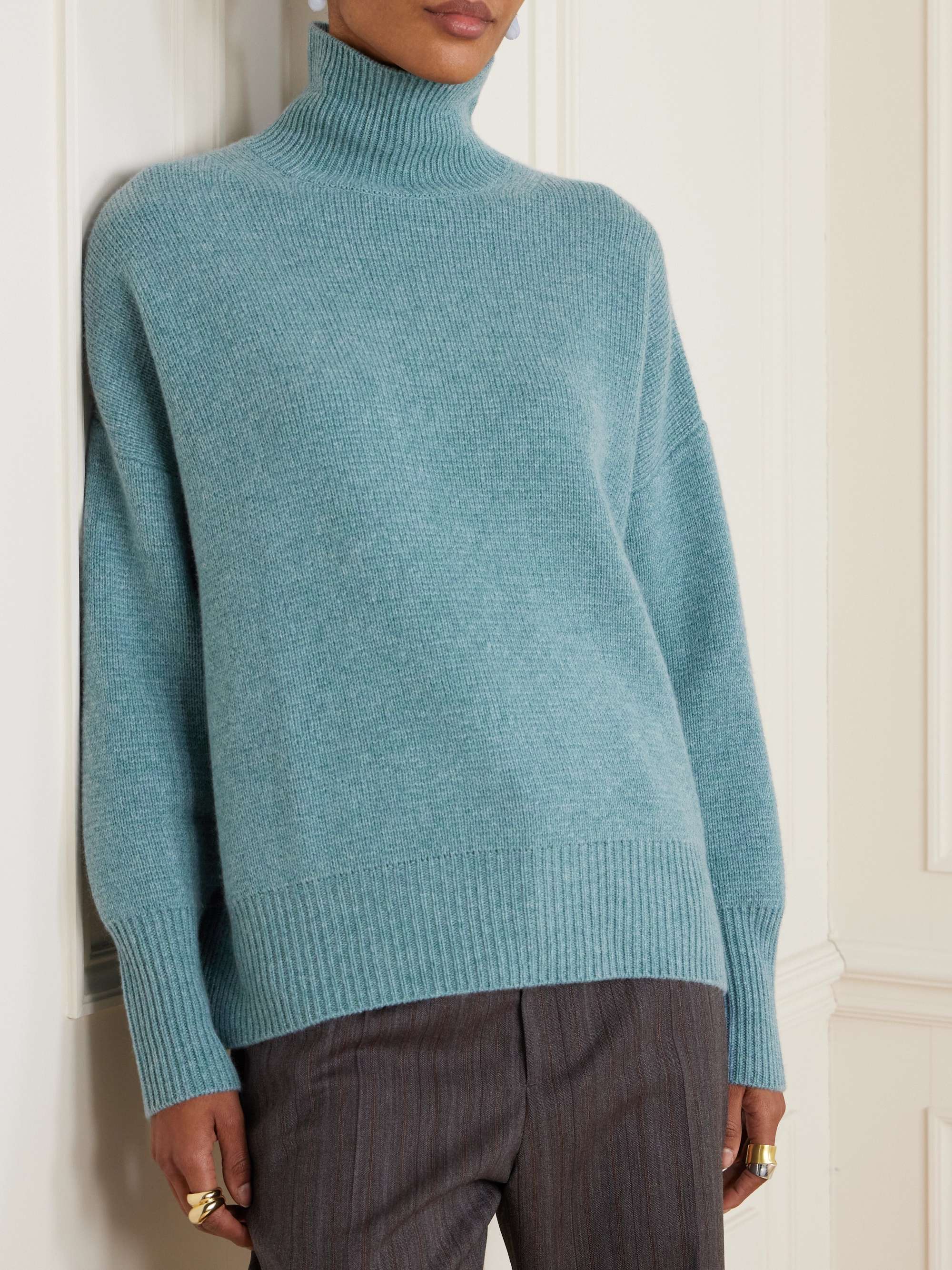 Bagan organic cashmere turtleneck sweater view